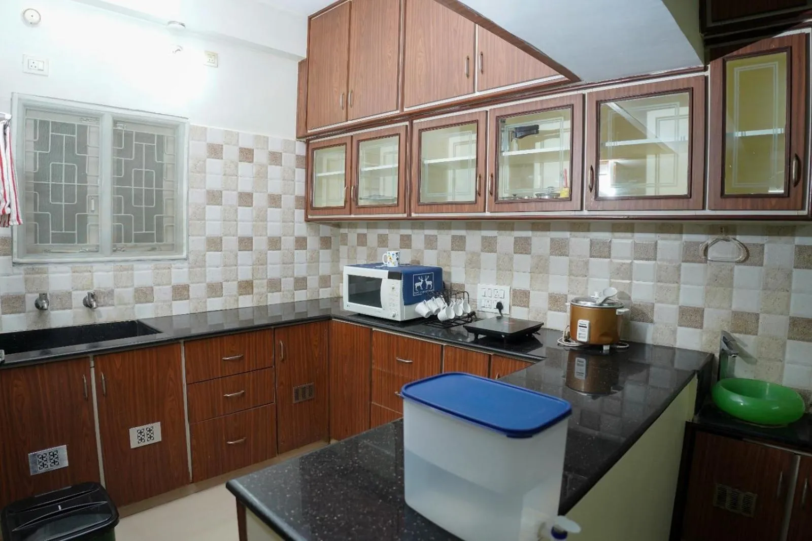 Kitchen or kitchenette in ABS Home Stay, 2Bed room AC Flats,Tirupati