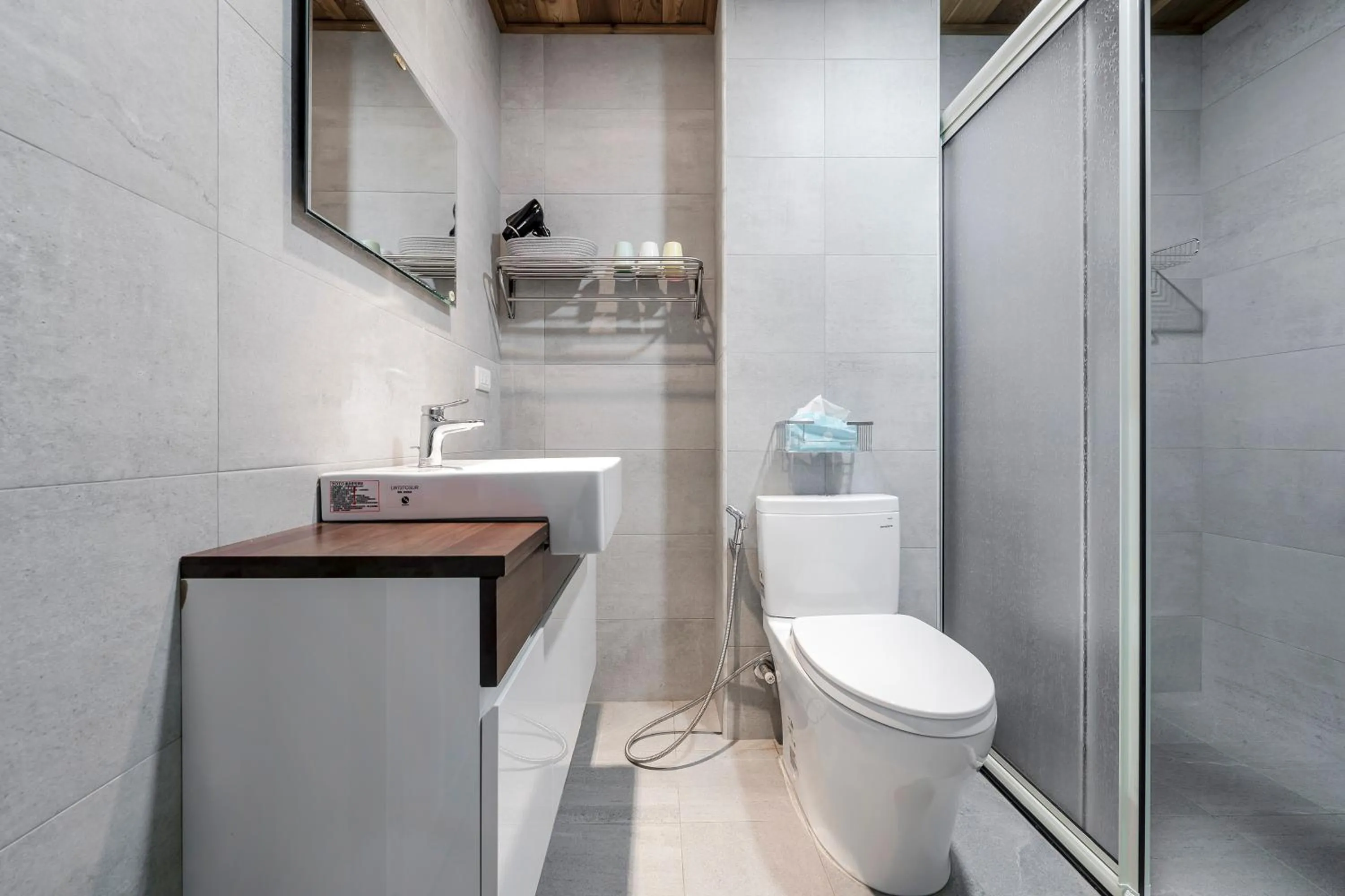 Shower in Hills Velleys