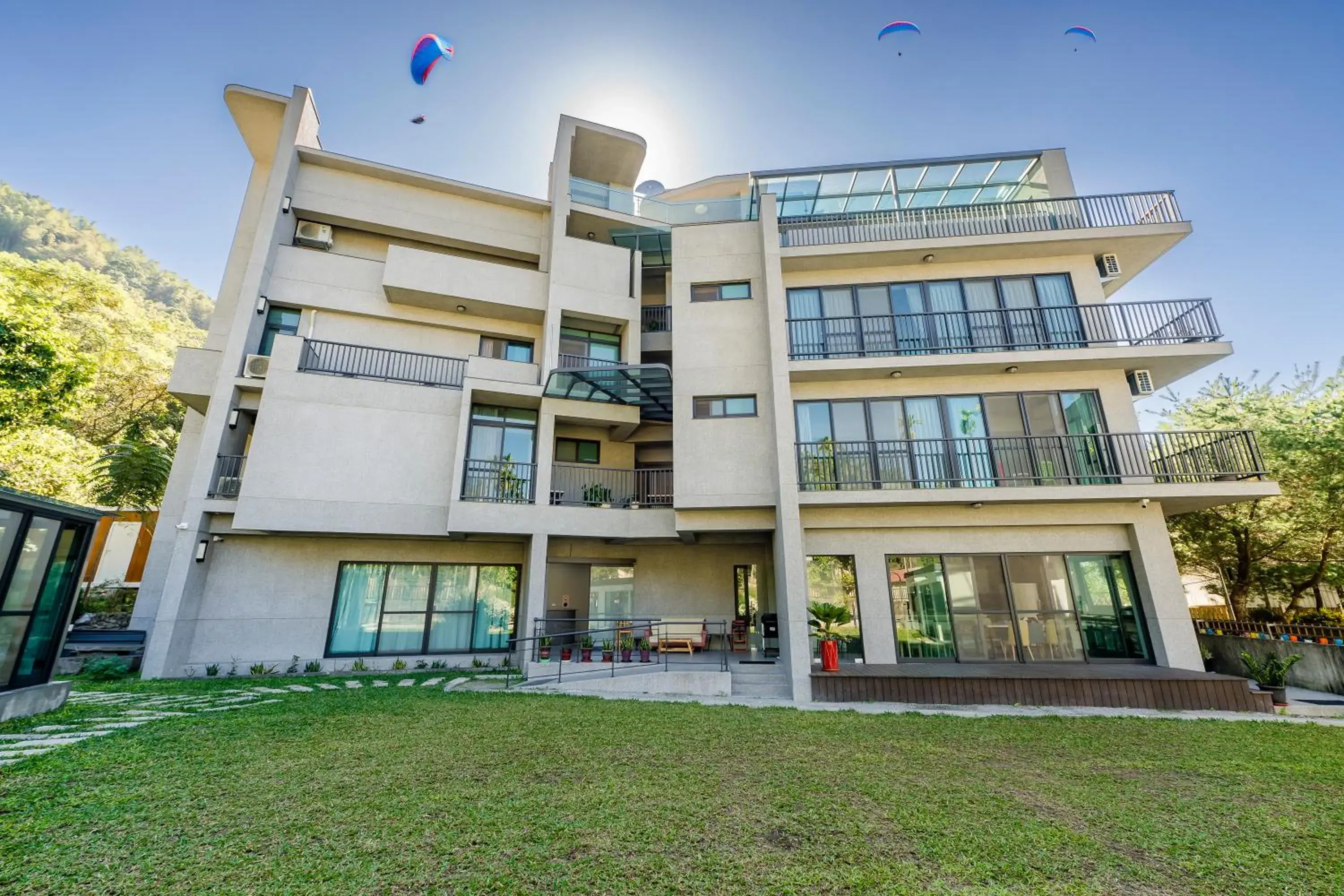 Property building in Hills Velleys Property building in Hills Velleys