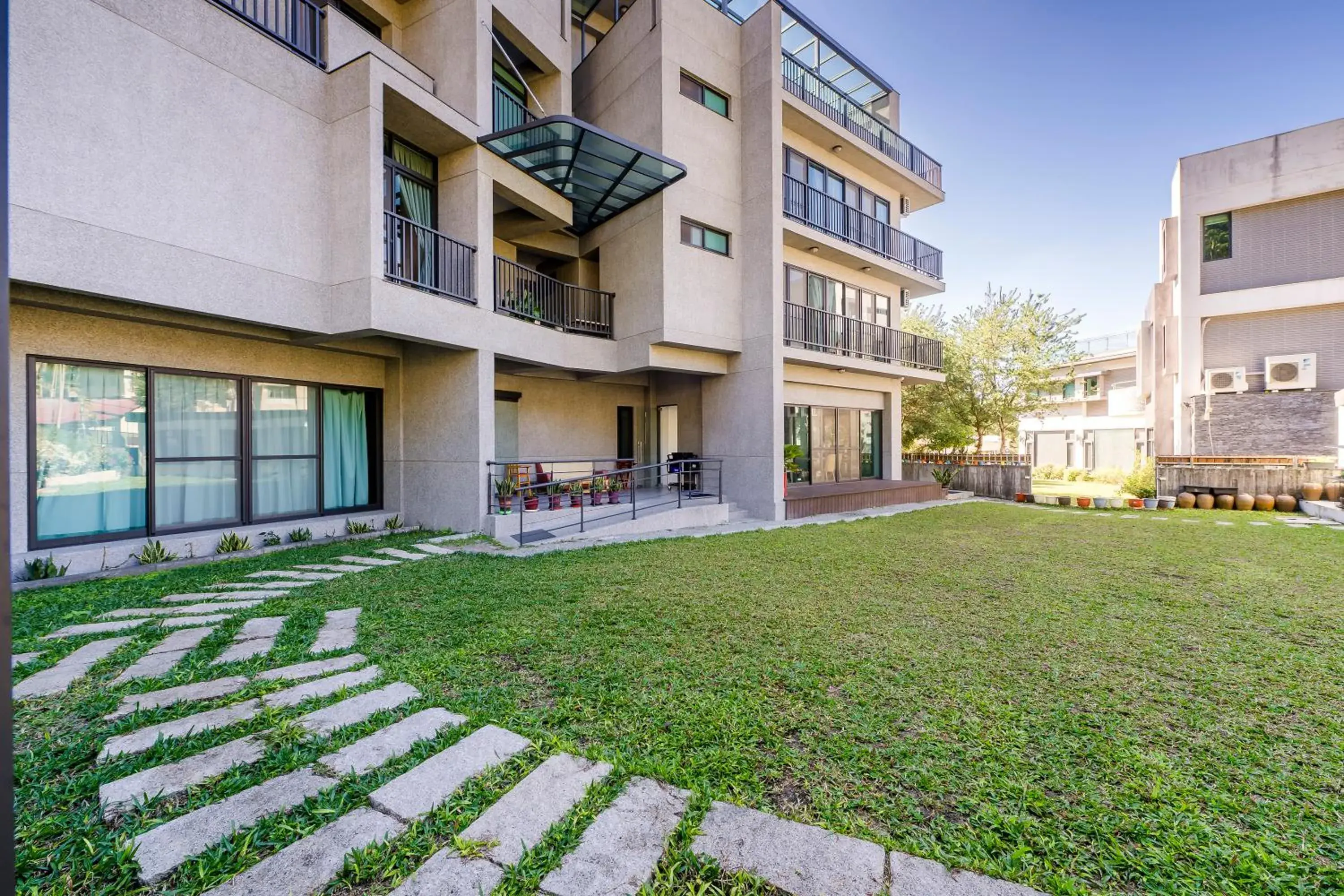 Property building in Hills Velleys Property building in Hills Velleys