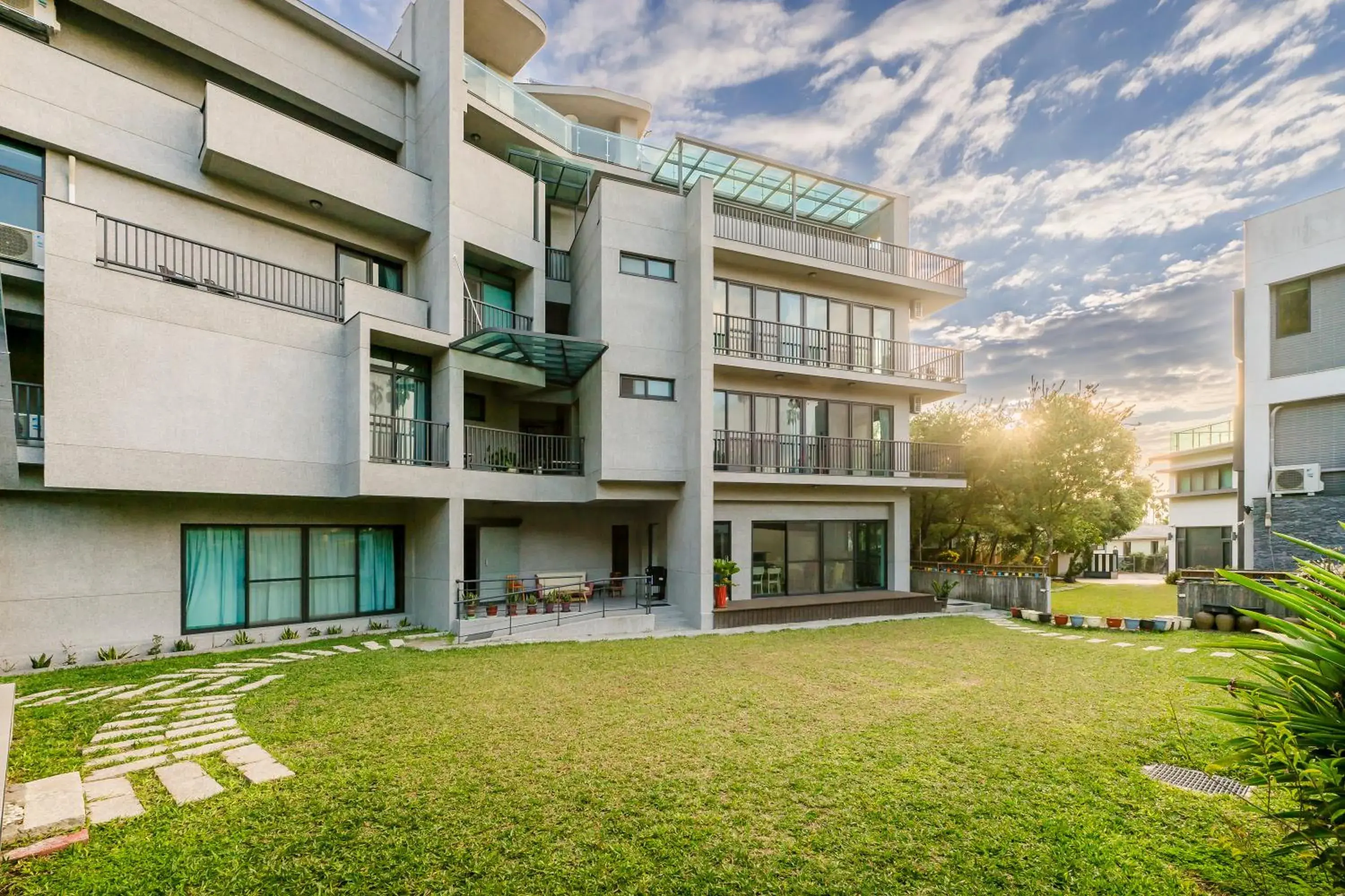 Property building in Hills Velleys Property building in Hills Velleys