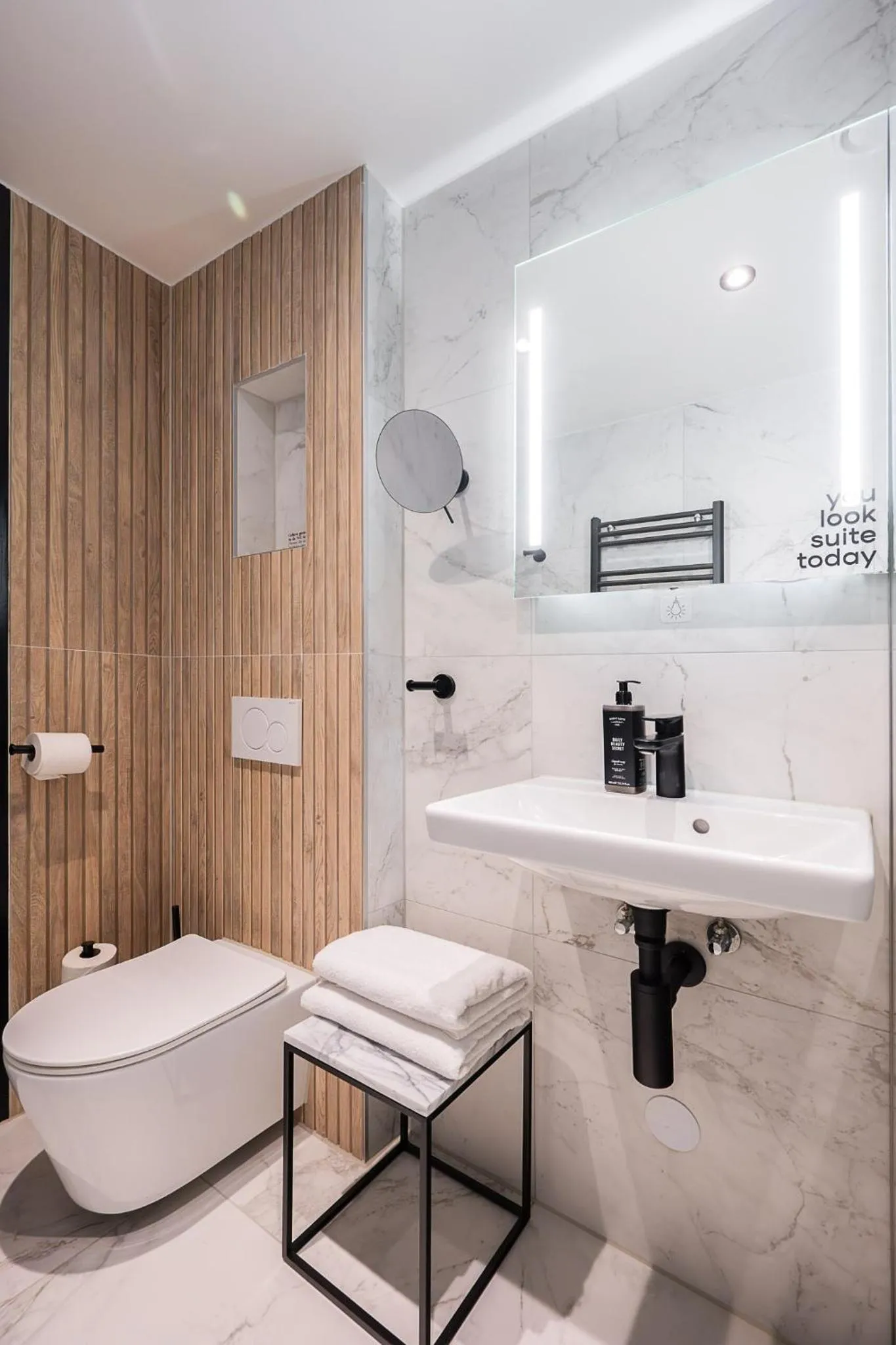 Shower in Limehome Amsterdam Leidsekruisstraat
