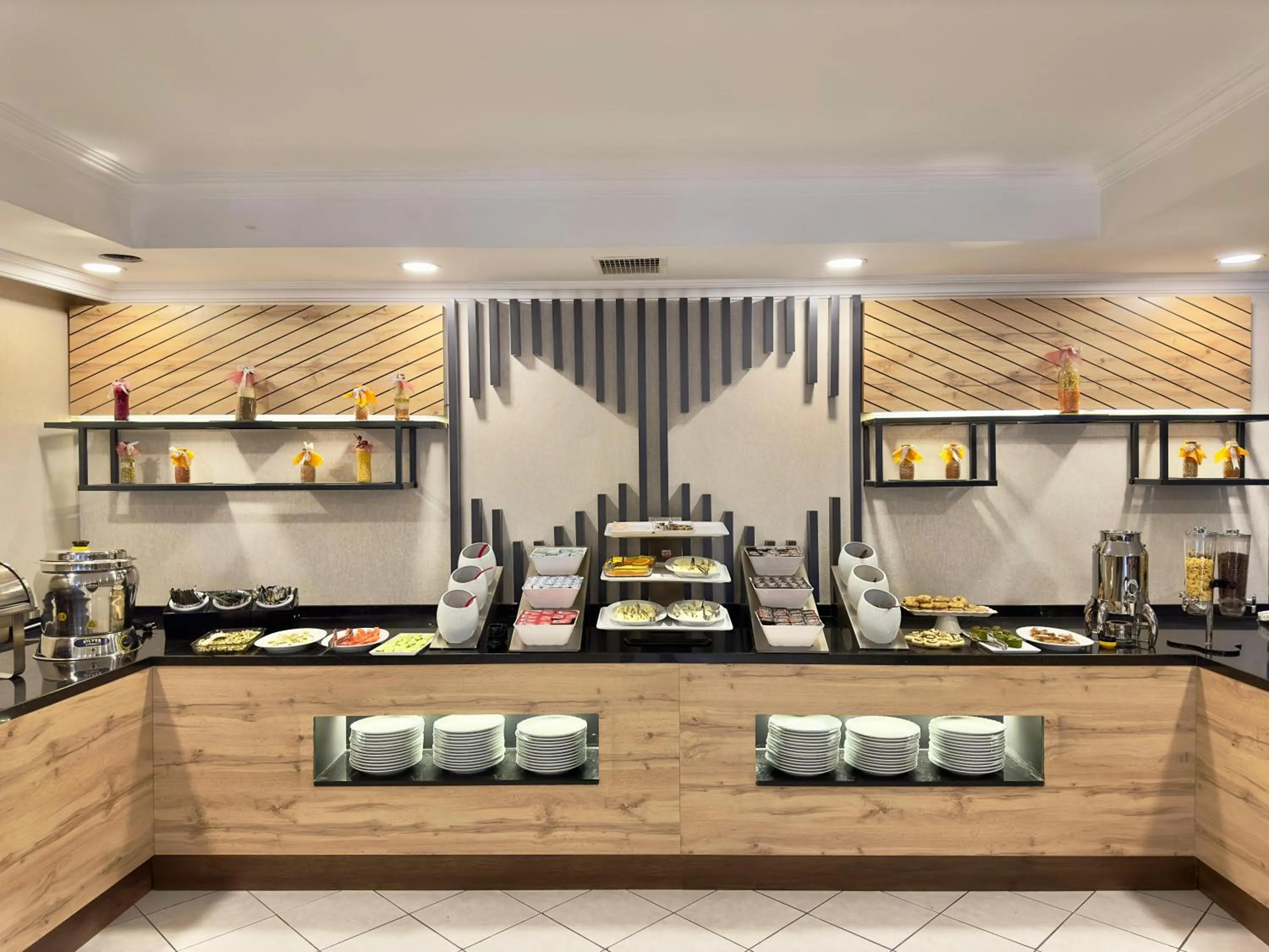 Restaurant/places to eat in Sumela Park Hotel