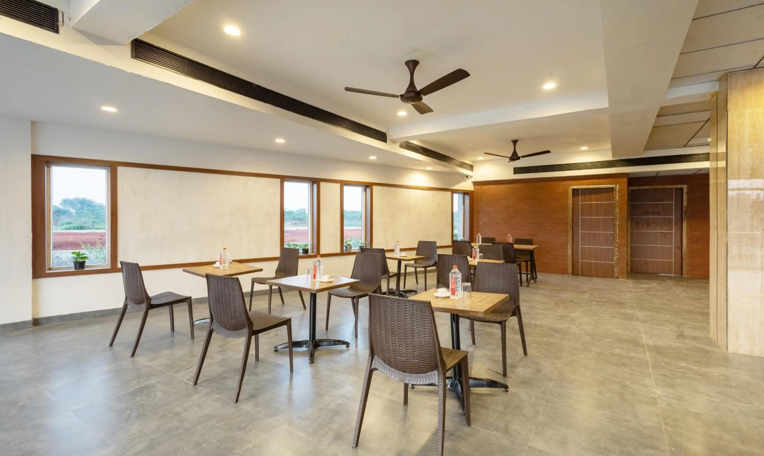 Dining area in Treebo Nestlay Rooms Gummidipoondi