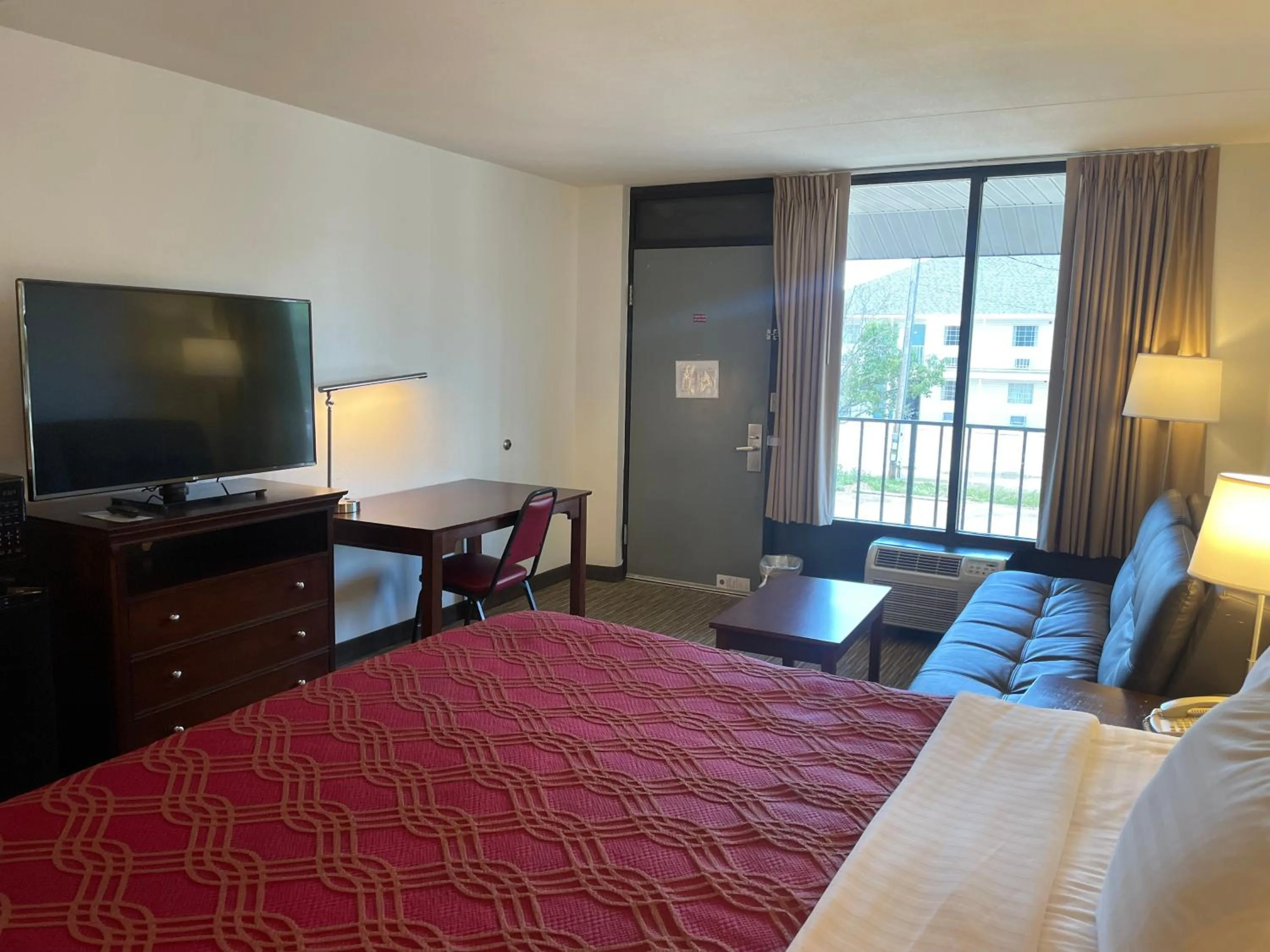 Bed in Ramada by Wyndham Branson Theatre District