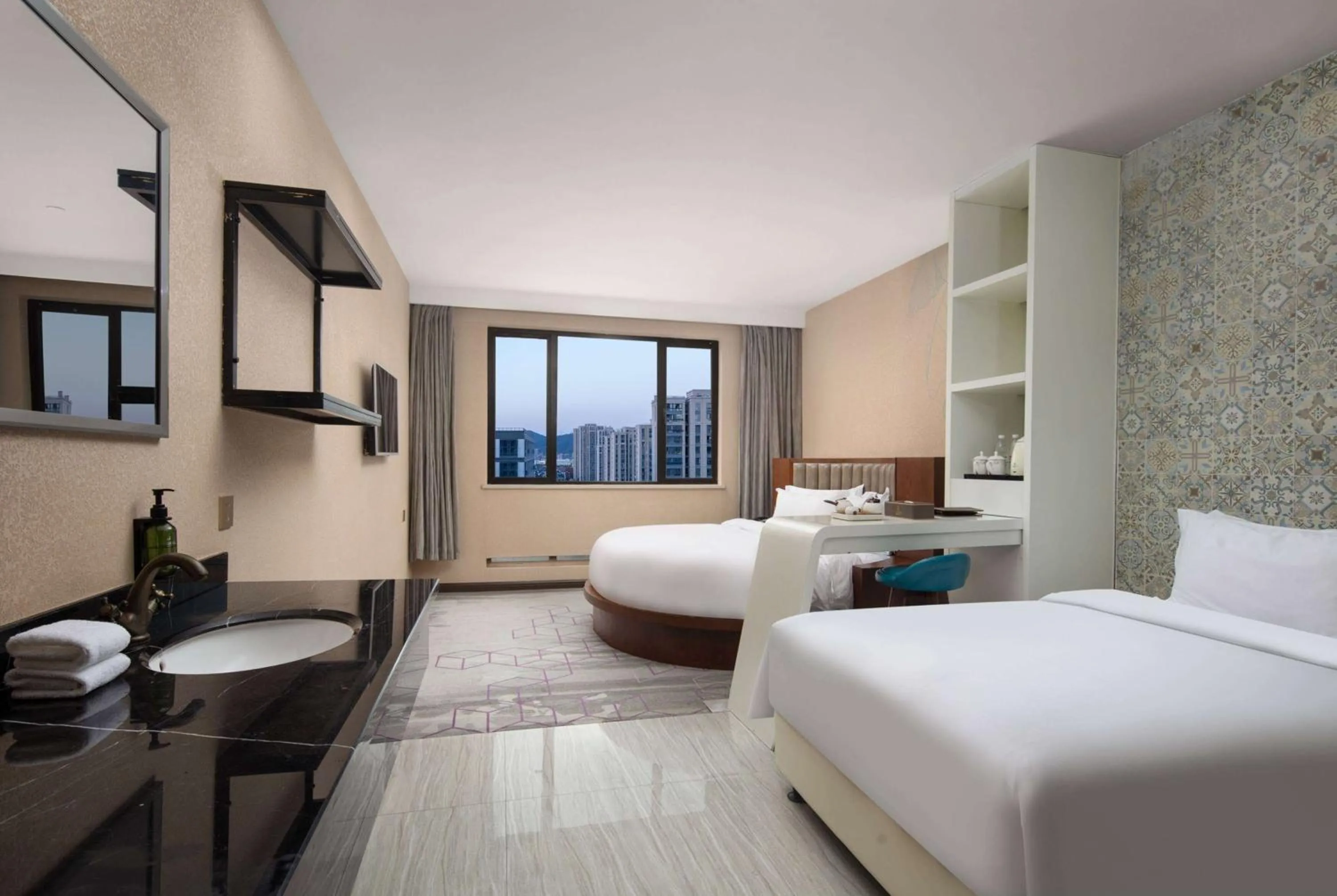 Photo of the whole room, Bed in Days Inn by Wyndham Hangzhou Zhuantang