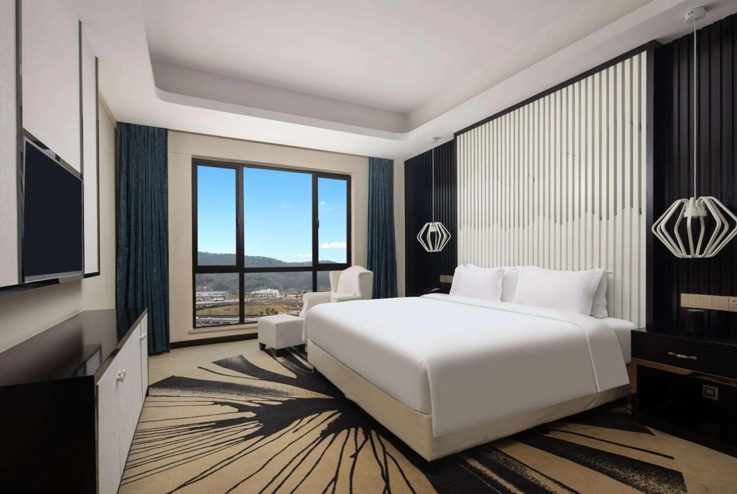 Photo of the whole room, Bed in Days Inn by Wyndham Hangzhou Zhuantang