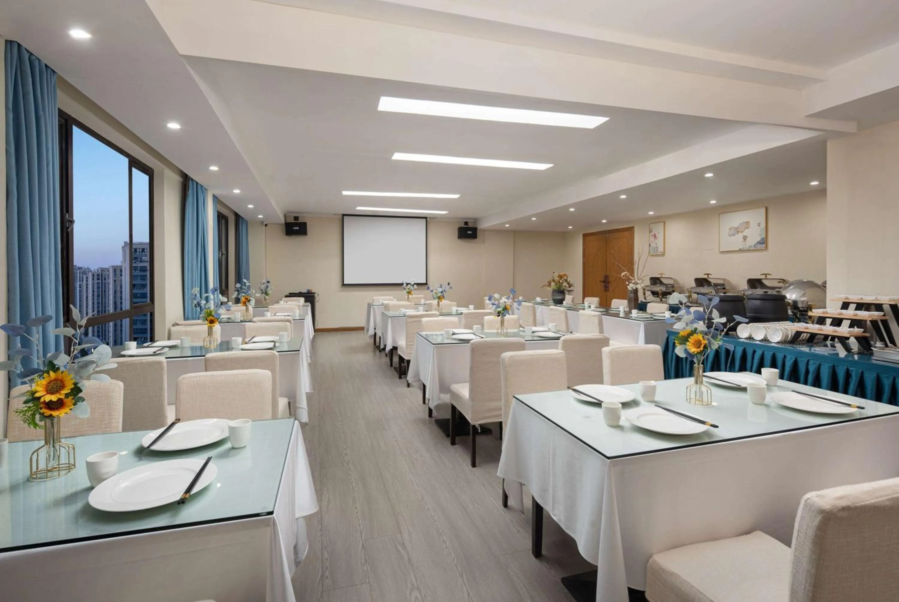 Restaurant/places to eat in Days Inn by Wyndham Hangzhou Zhuantang