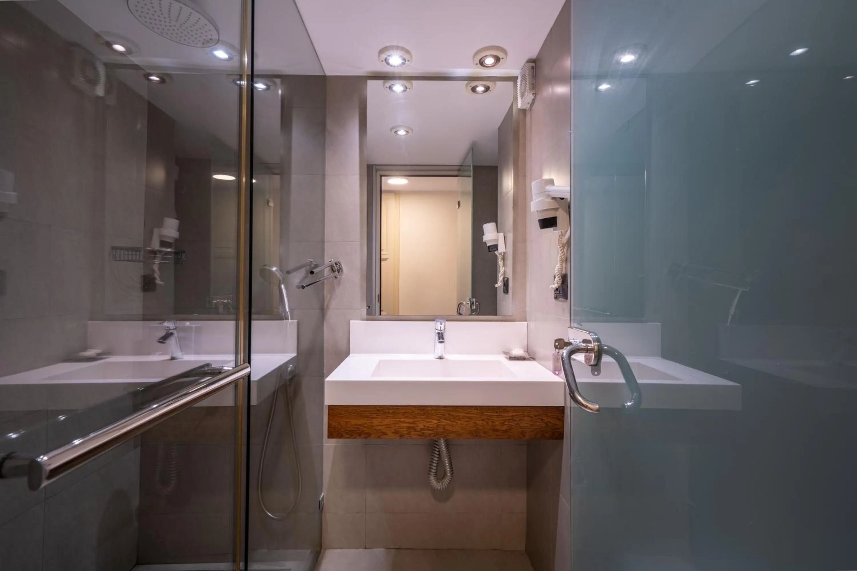 Shower in Bodrum Gulet Otel