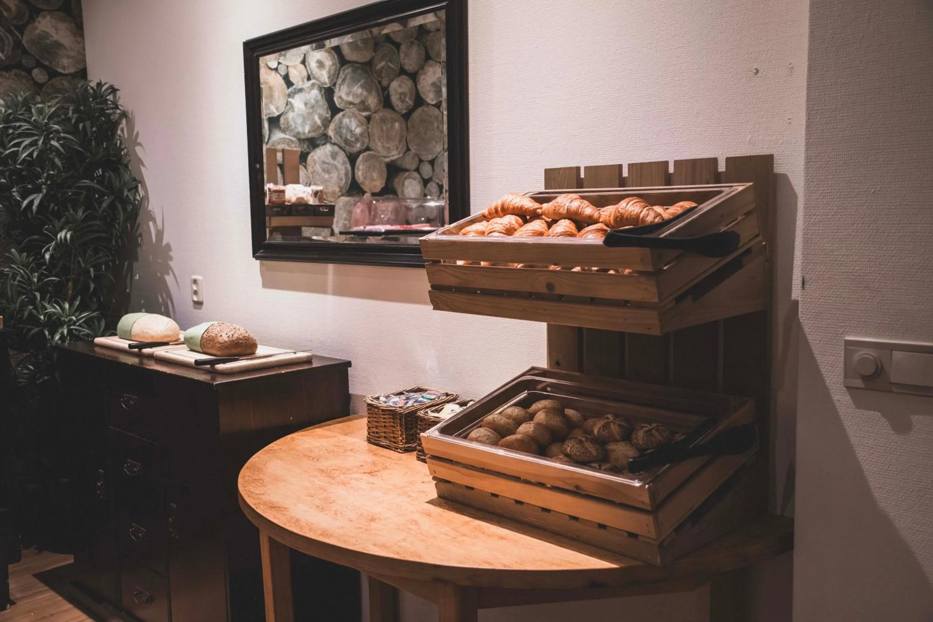 Buffet breakfast in Parkhotel De Bosrand