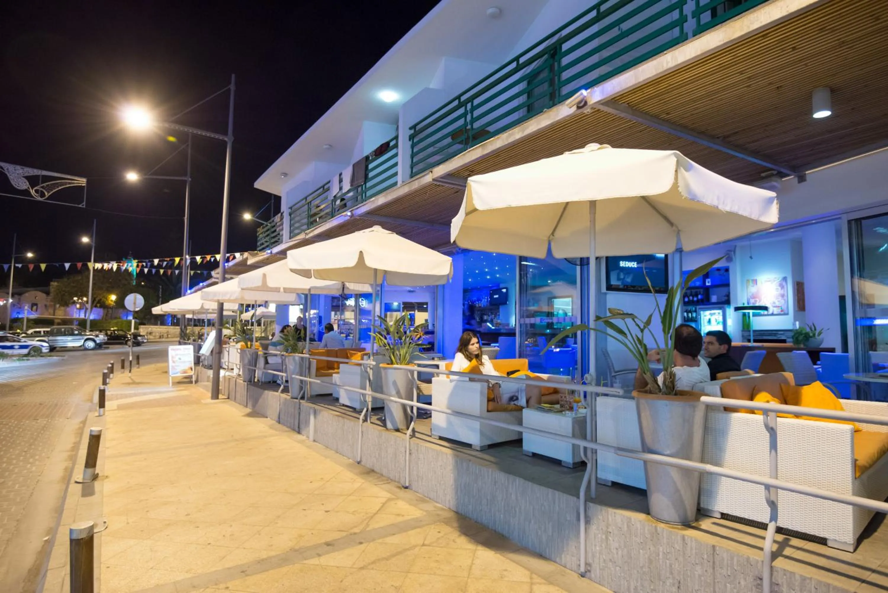 Restaurant/places to eat in Eligonia Hotel Apartments