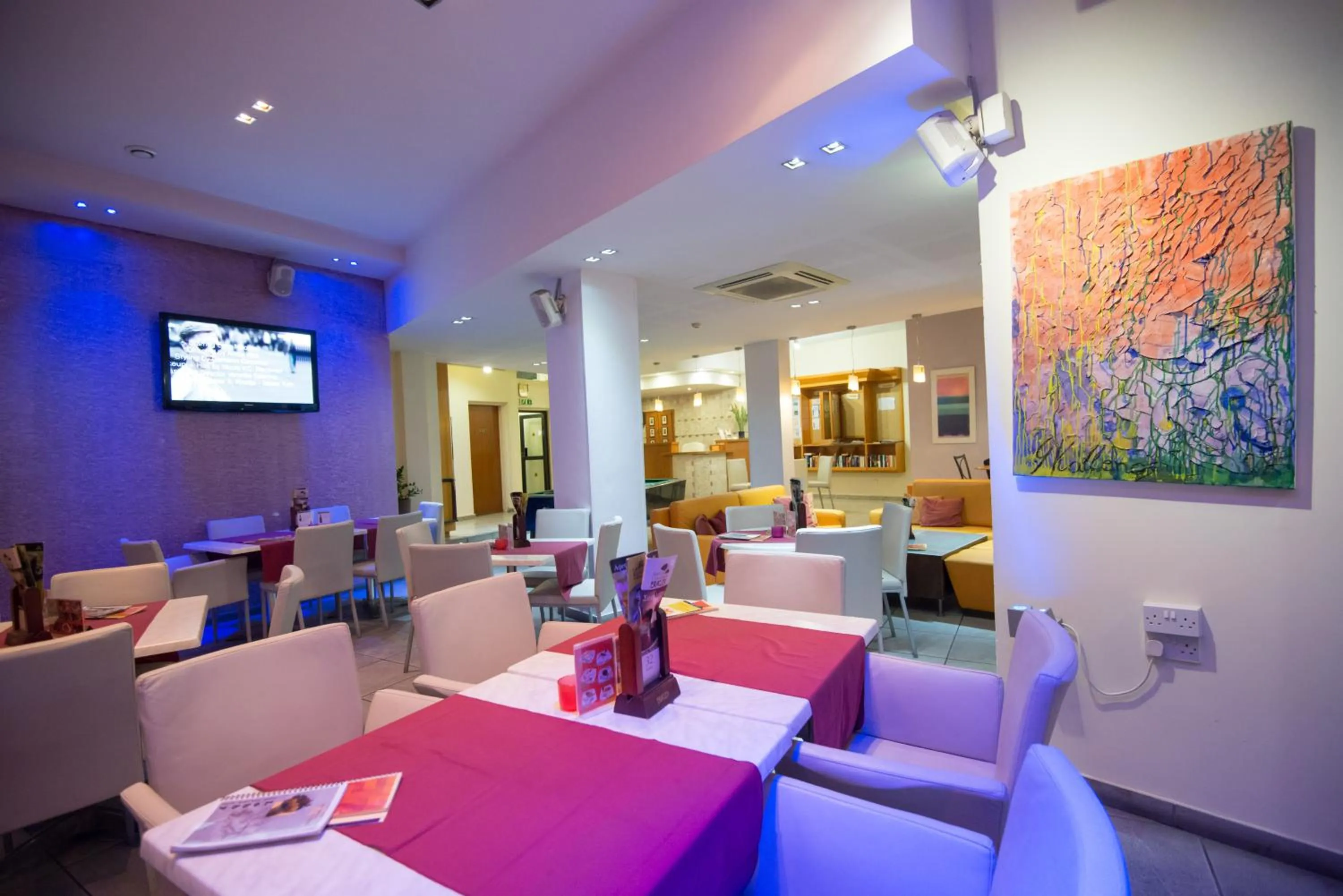 Restaurant/places to eat in Eligonia Hotel Apartments