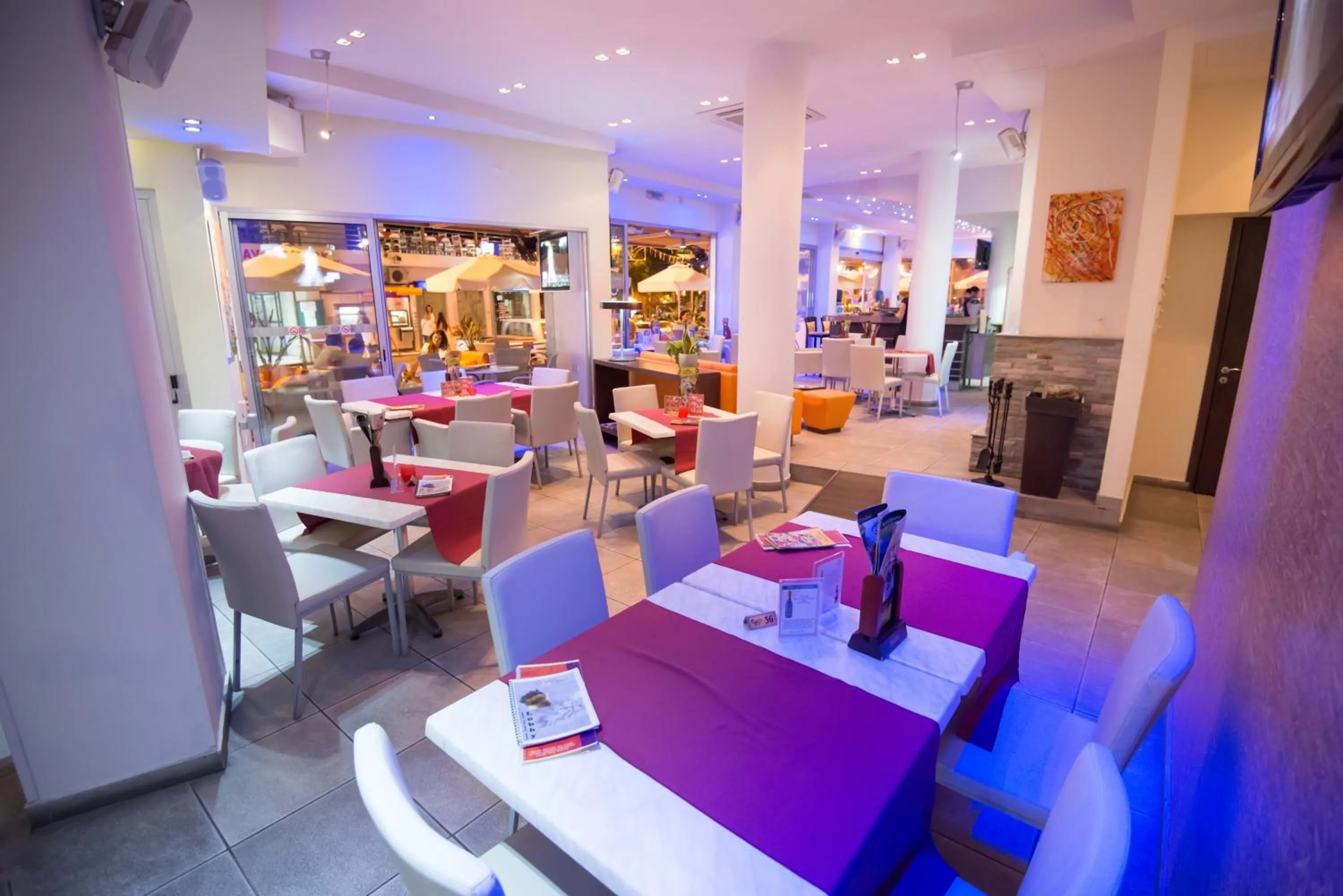 Restaurant/places to eat in Eligonia Hotel Apartments