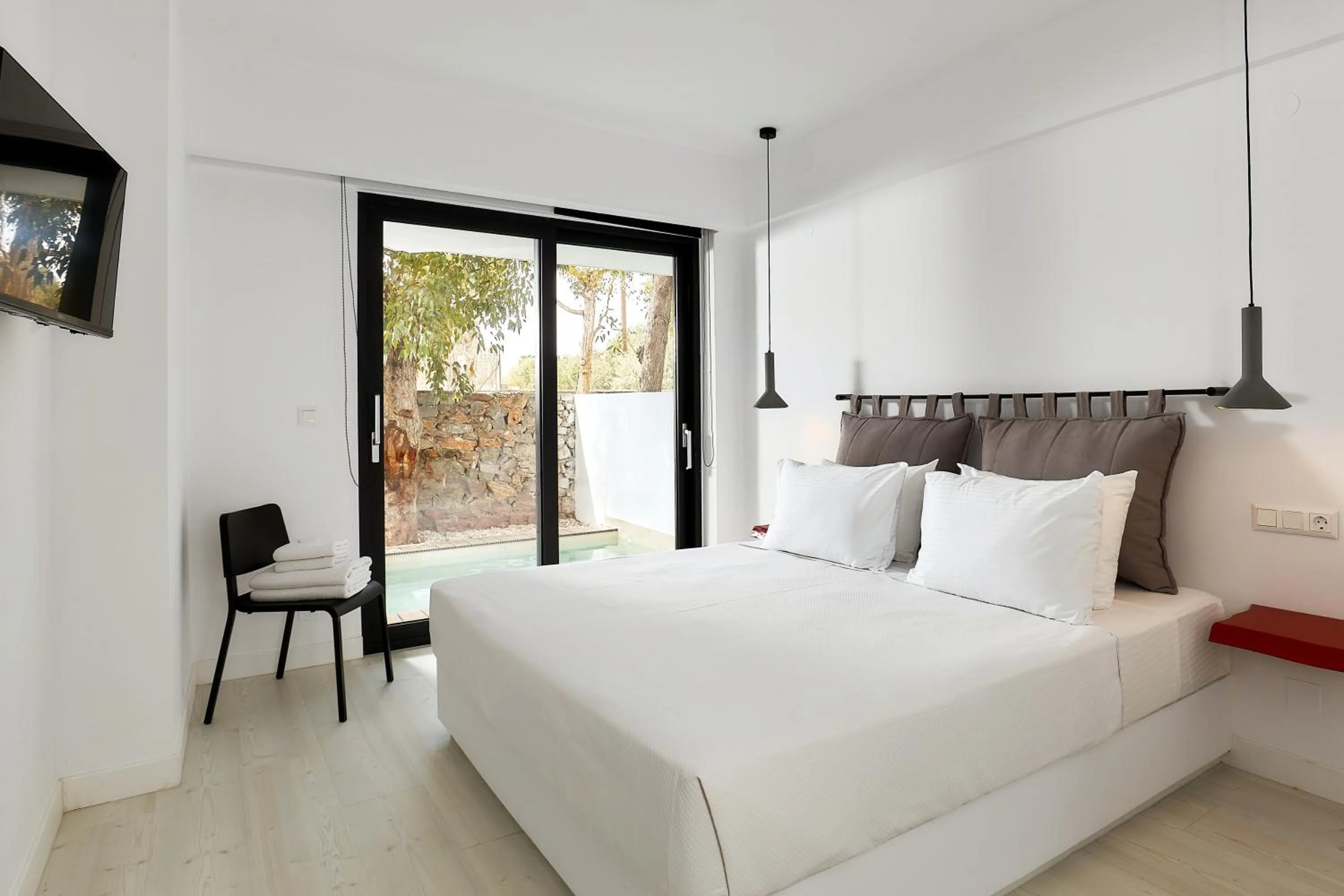 Bedroom, Bed in MichELe Luxury apartments by Smaris Collection