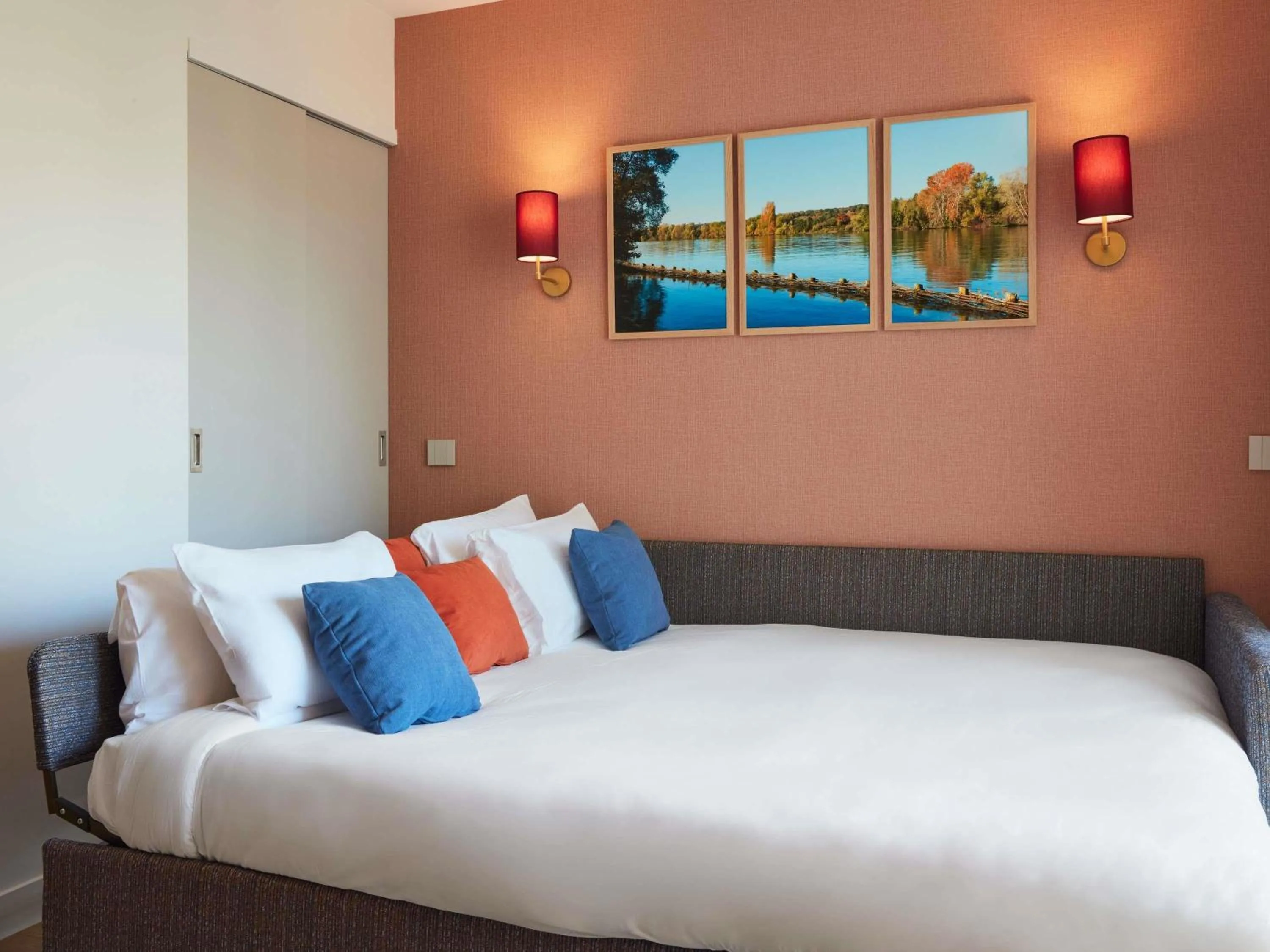 Bedroom, Bed in Aparthotel Adagio Paris Boulogne