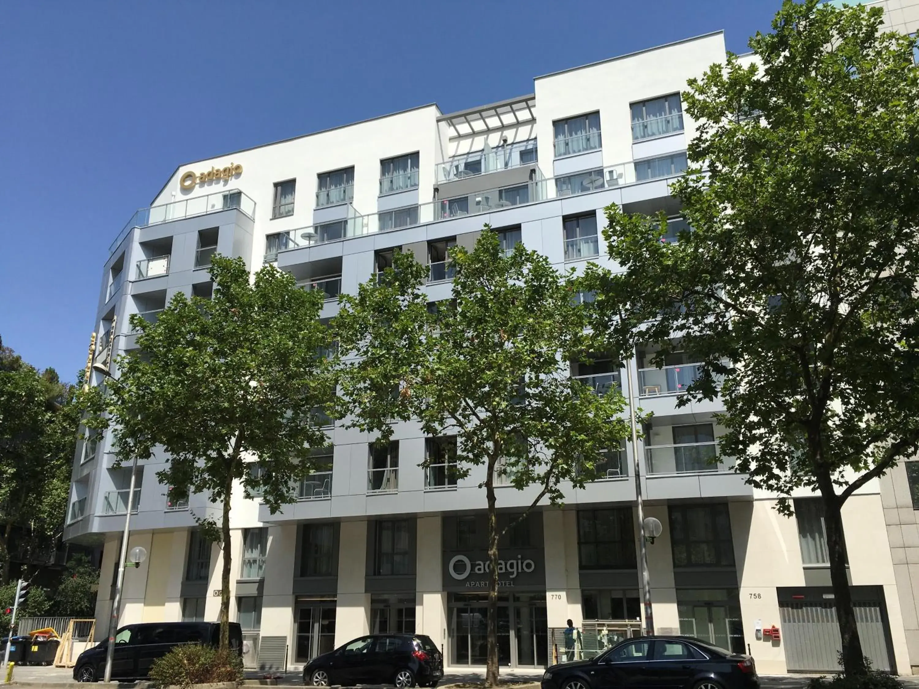 Property building in Aparthotel Adagio Paris Boulogne Property building in Aparthotel Adagio Paris Boulogne