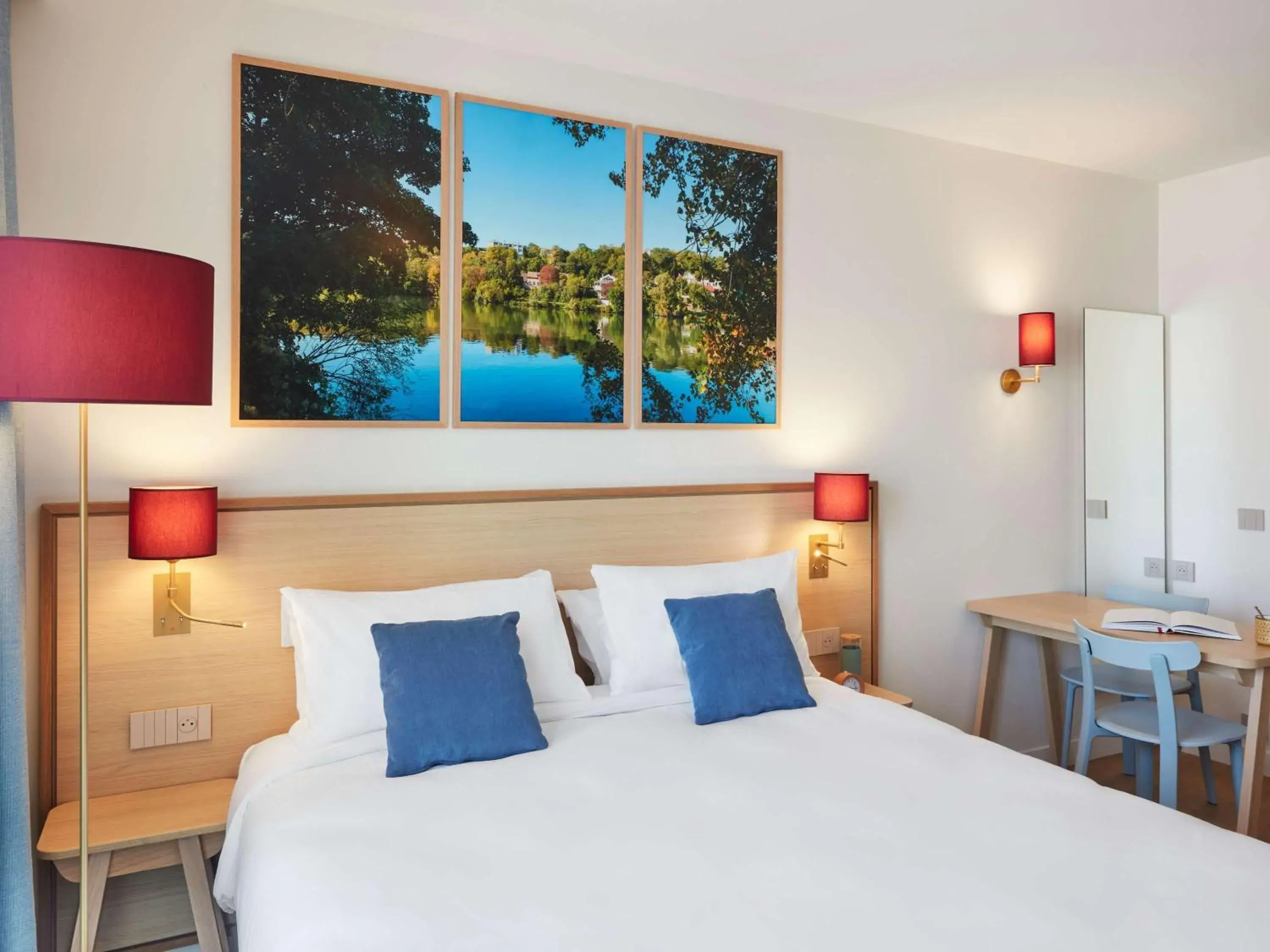 Bed in Aparthotel Adagio Paris Boulogne Bed in Aparthotel Adagio Paris Boulogne