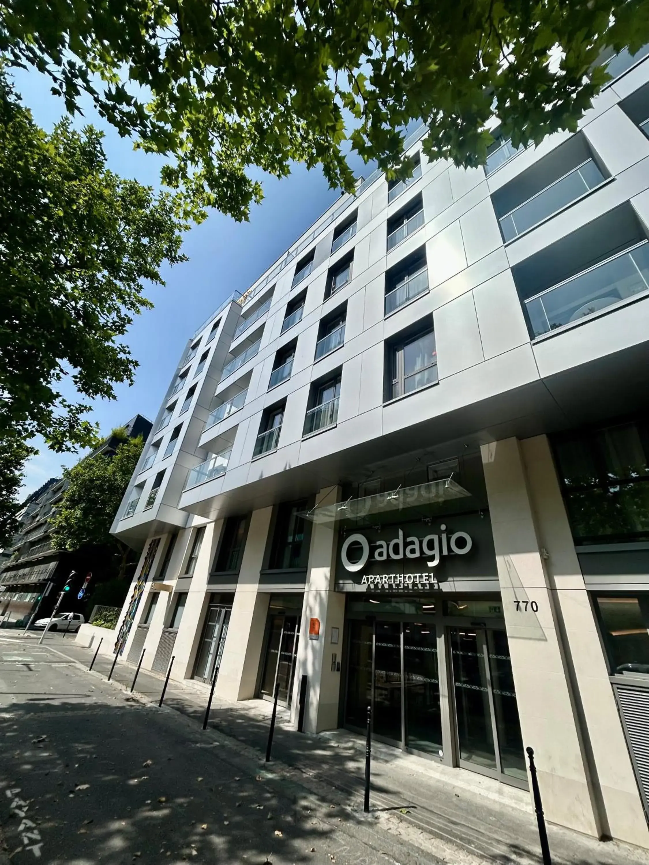 Property building in Aparthotel Adagio Paris Boulogne Property building in Aparthotel Adagio Paris Boulogne