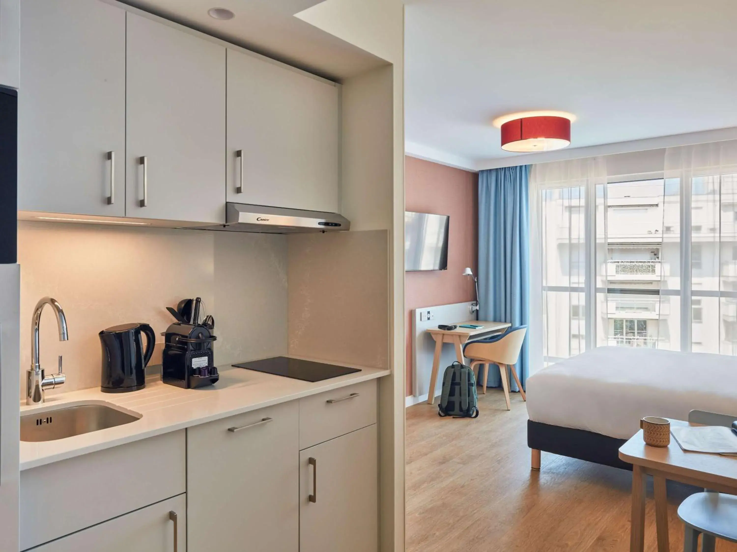 Coffee/tea facilities, Bed in Aparthotel Adagio Paris Boulogne Coffee/tea facilities, Bed in Aparthotel Adagio Paris Boulogne