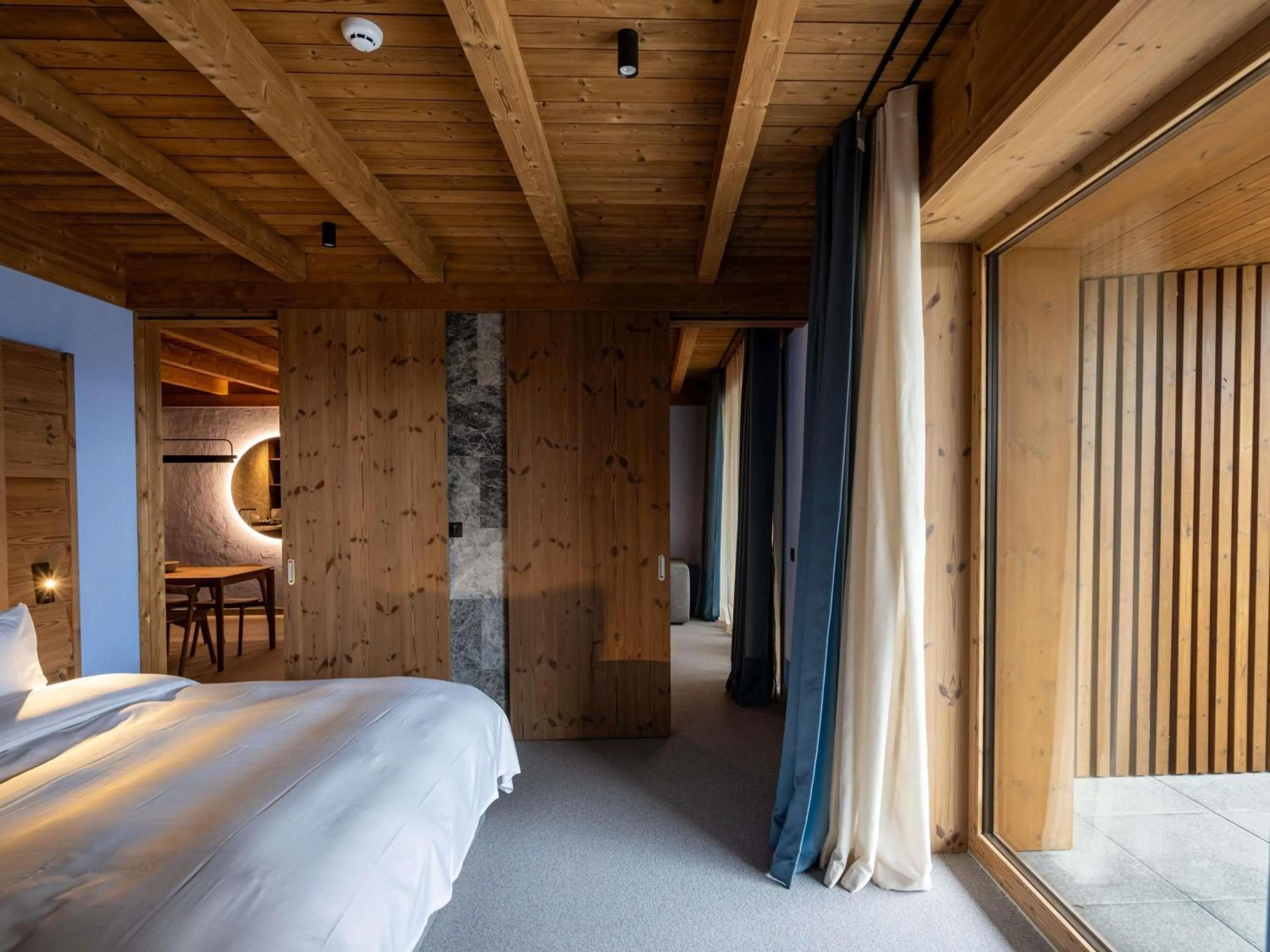 Bedroom, Bed in Swissôtel Poiana Brasov