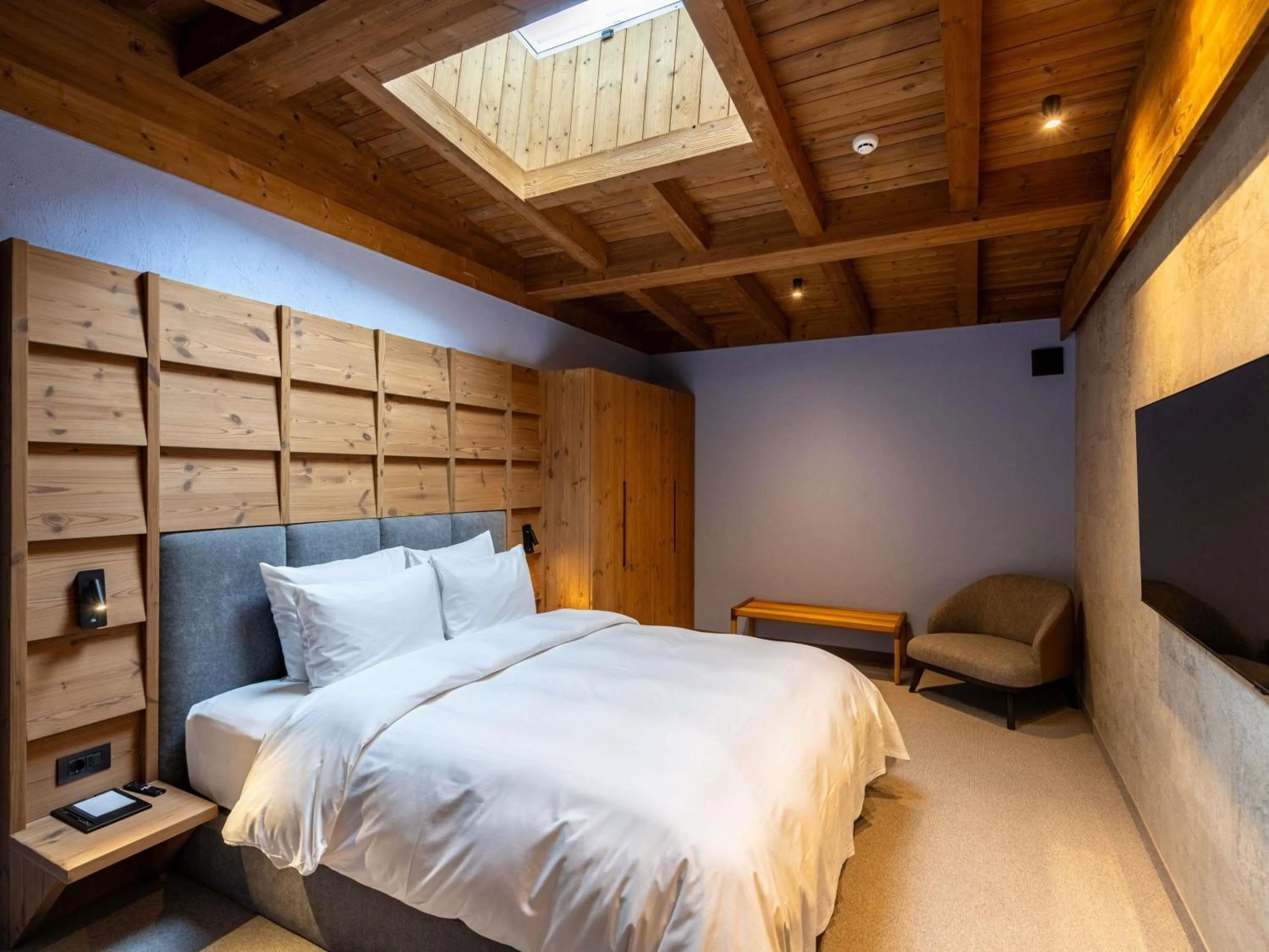 Bedroom, Bed in Swissôtel Poiana Brasov