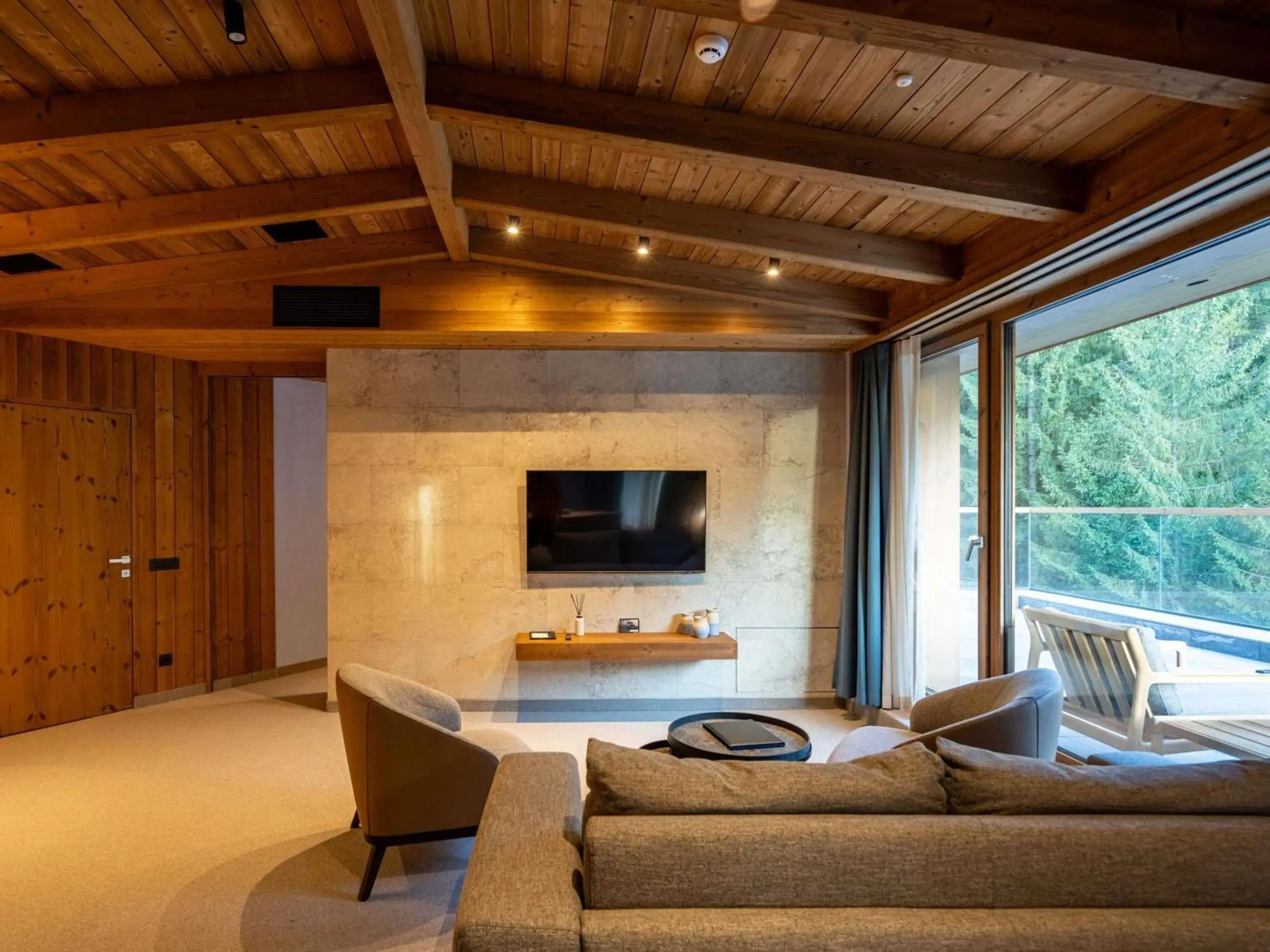 Swiss Signature Two-Bedroom Apartment in Swissôtel Poiana Brasov Swiss Signature Two-Bedroom Apartment in Swissôtel Poiana Brasov