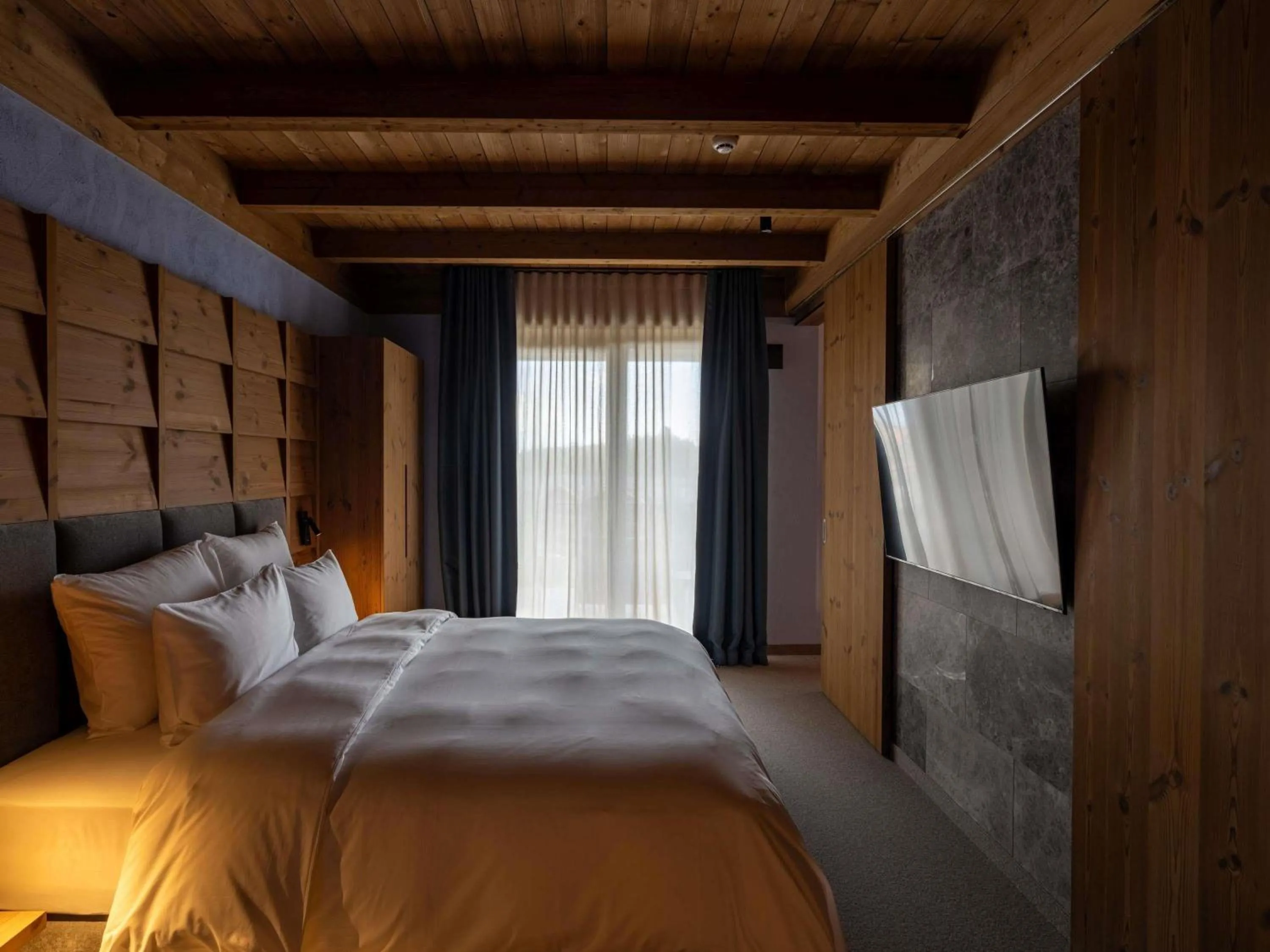 Bedroom, Bed in Swissôtel Poiana Brasov