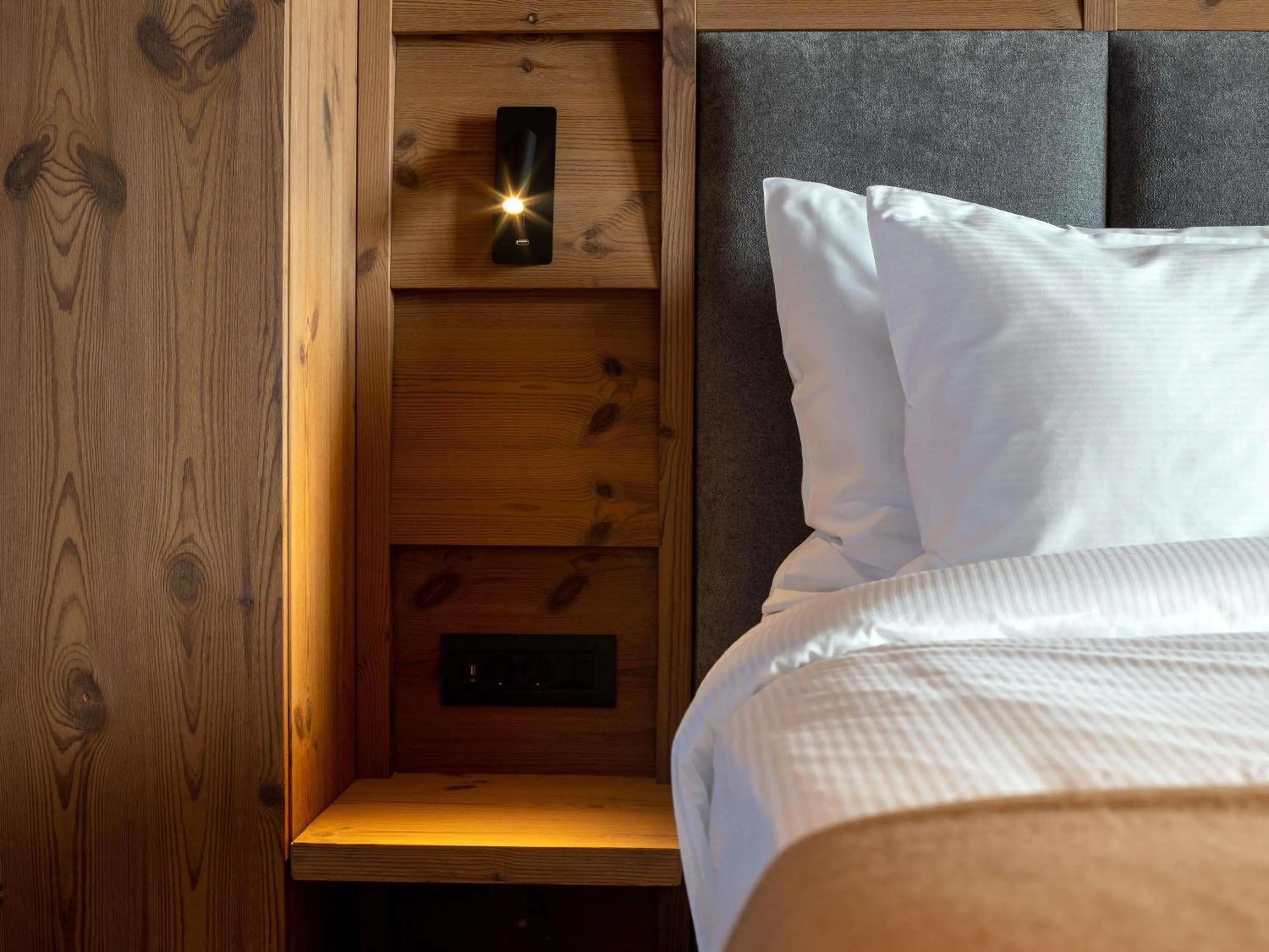 Bedroom, Bed in Swissôtel Poiana Brasov