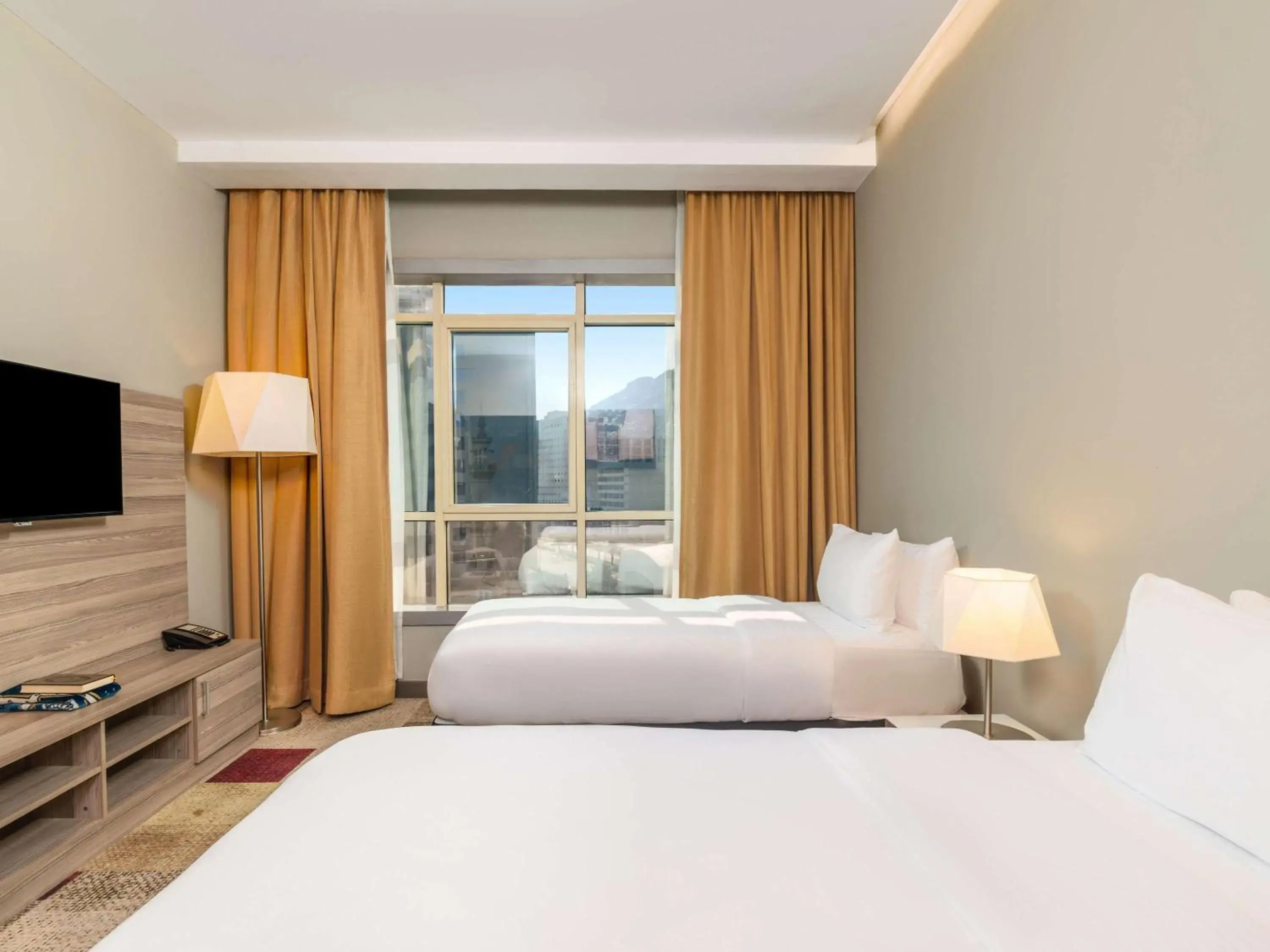 Property building, Bed in Mercure Makkah Aziziah Property building, Bed in Mercure Makkah Aziziah