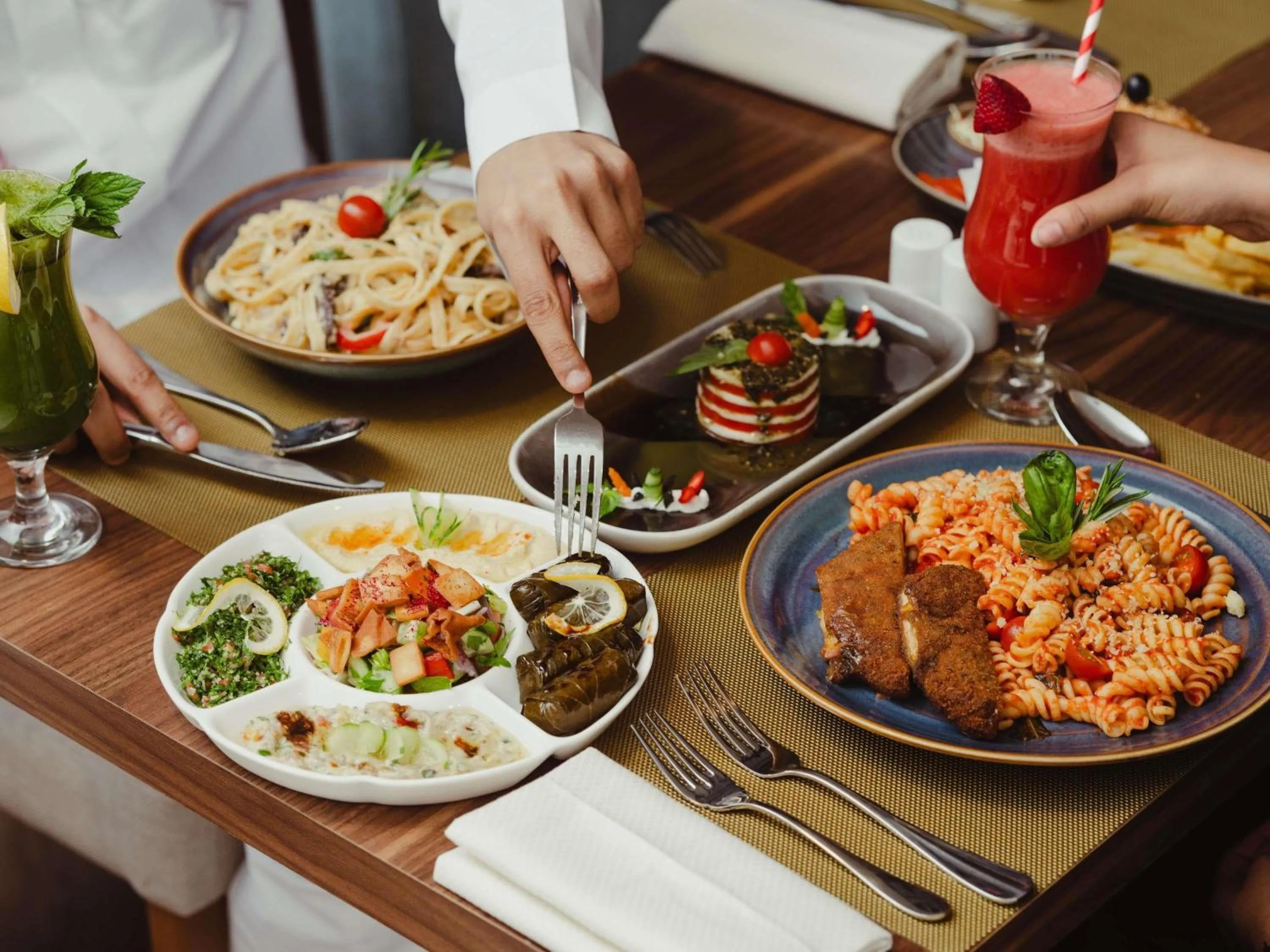 Restaurant/places to eat in Mercure Makkah Aziziah