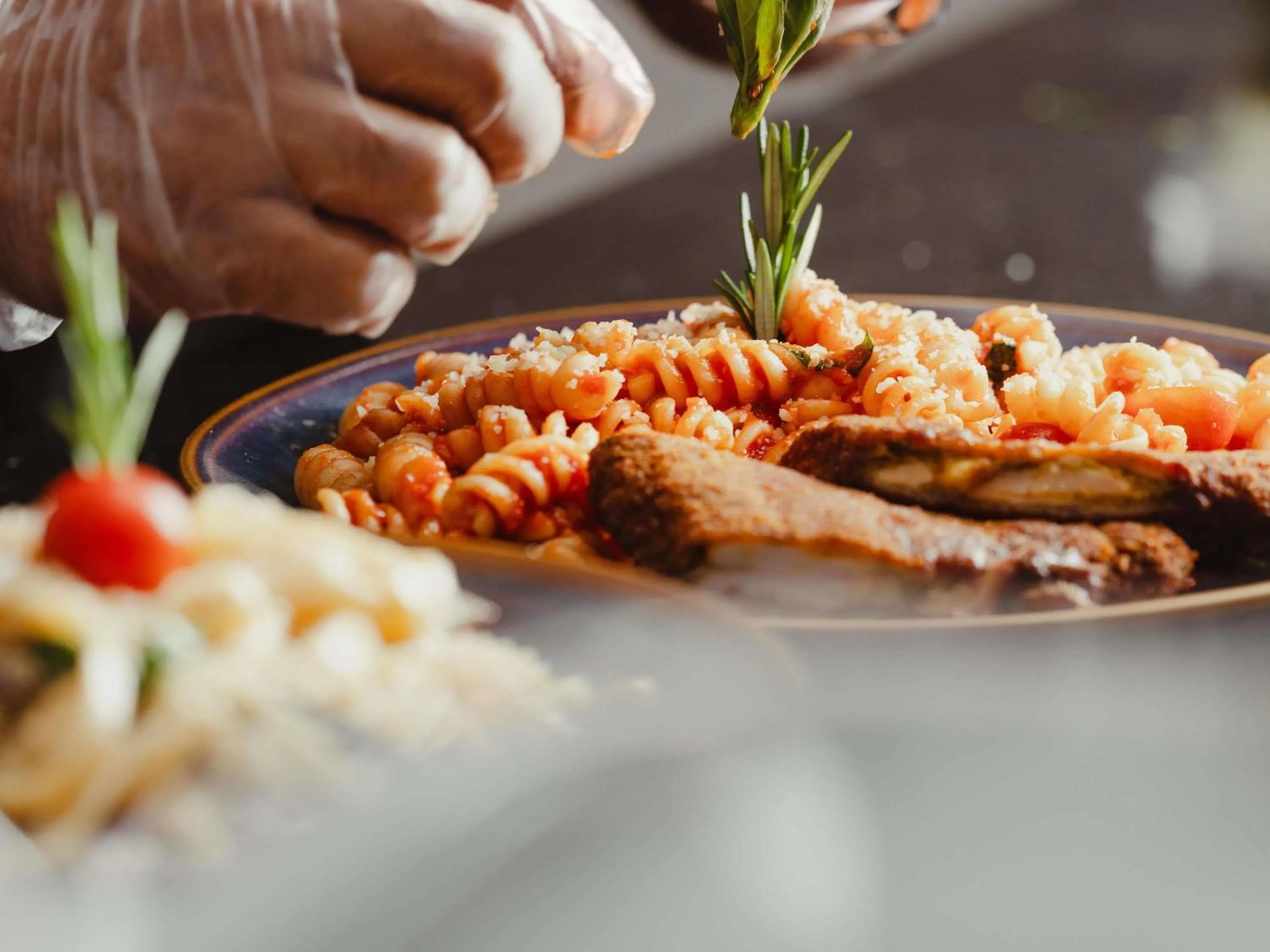 Restaurant/places to eat in Mercure Makkah Aziziah