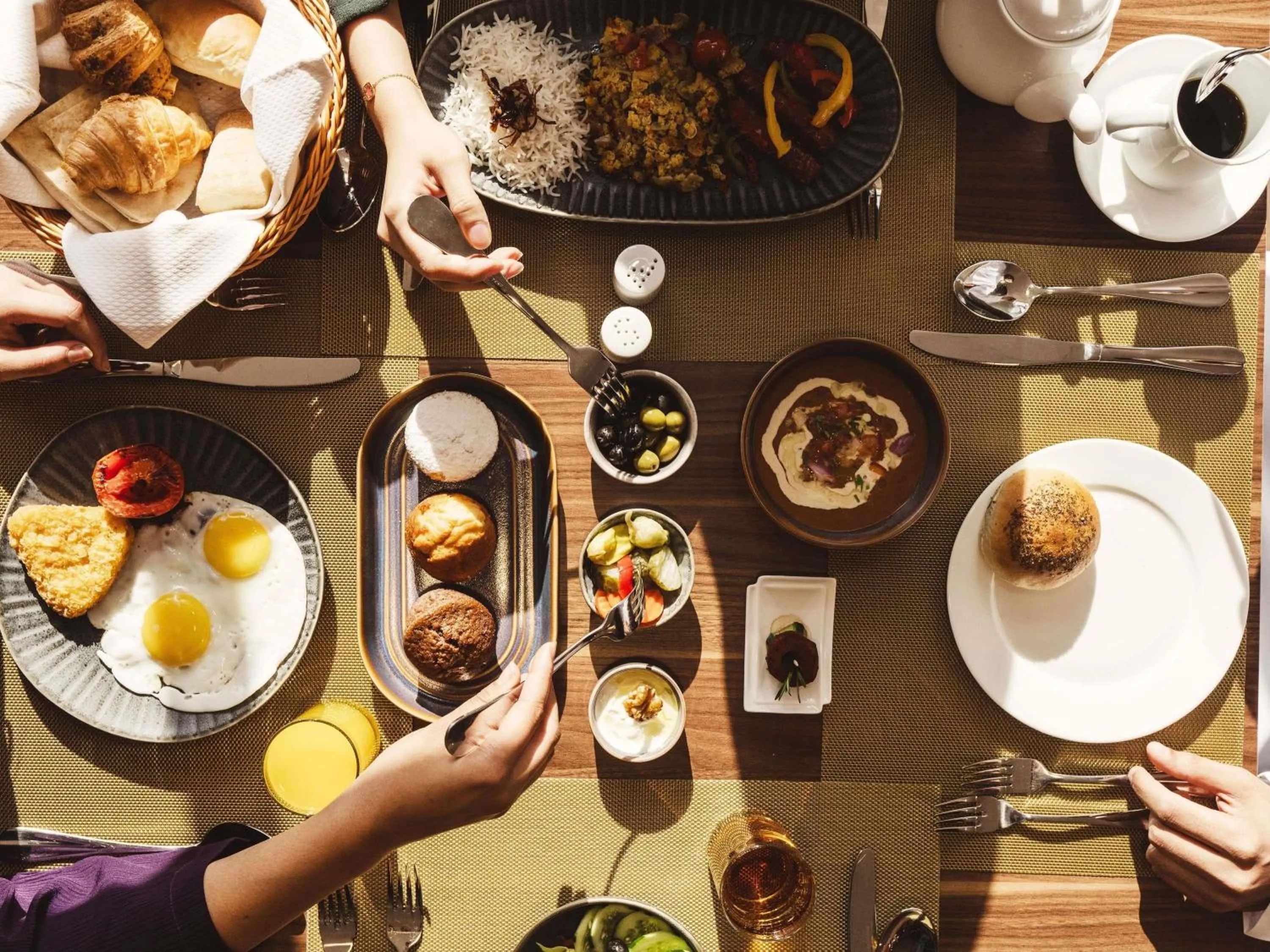 Restaurant/places to eat in Mercure Makkah Aziziah