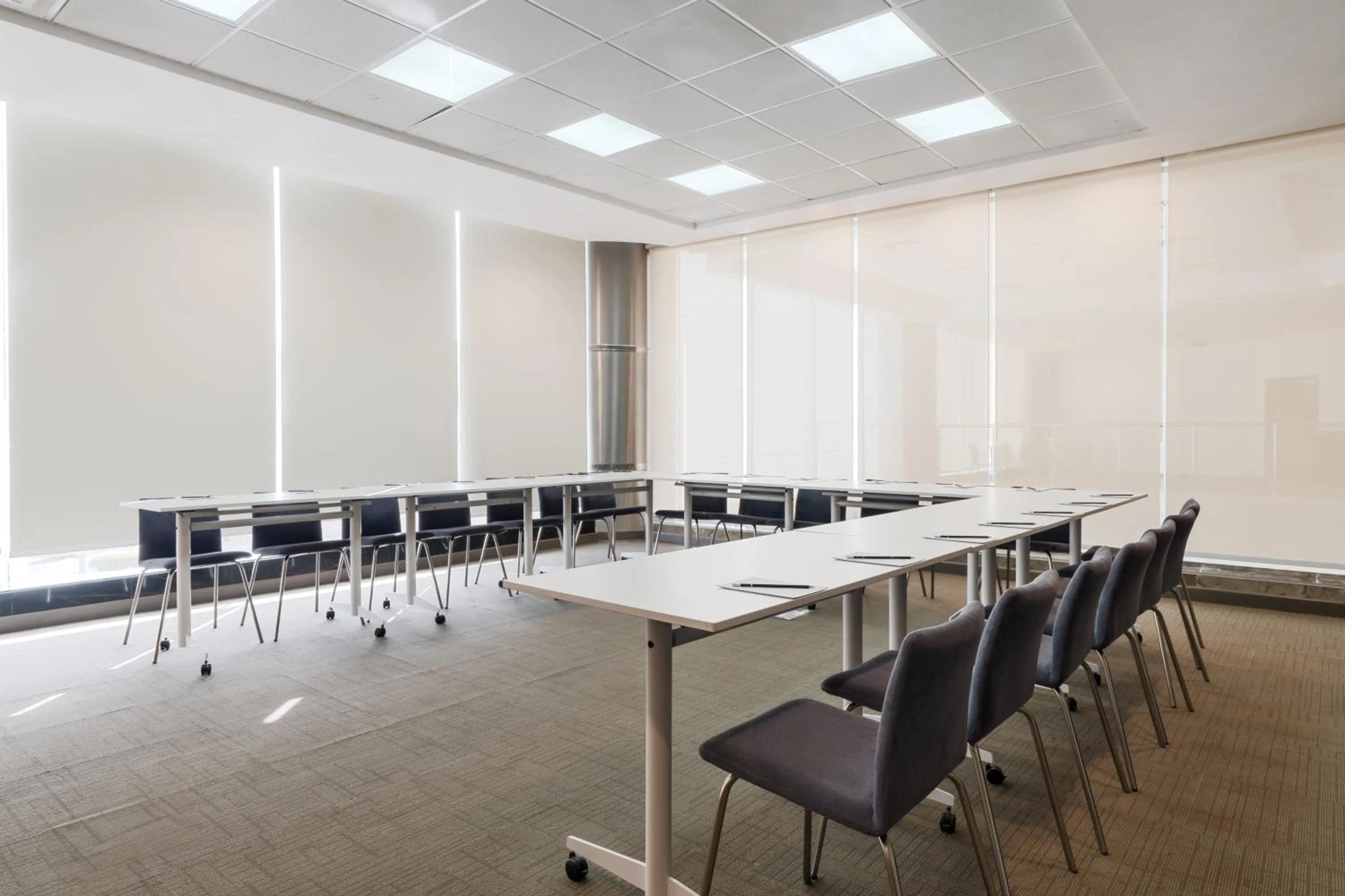 Meeting/conference room in Mercure Makkah Aziziah