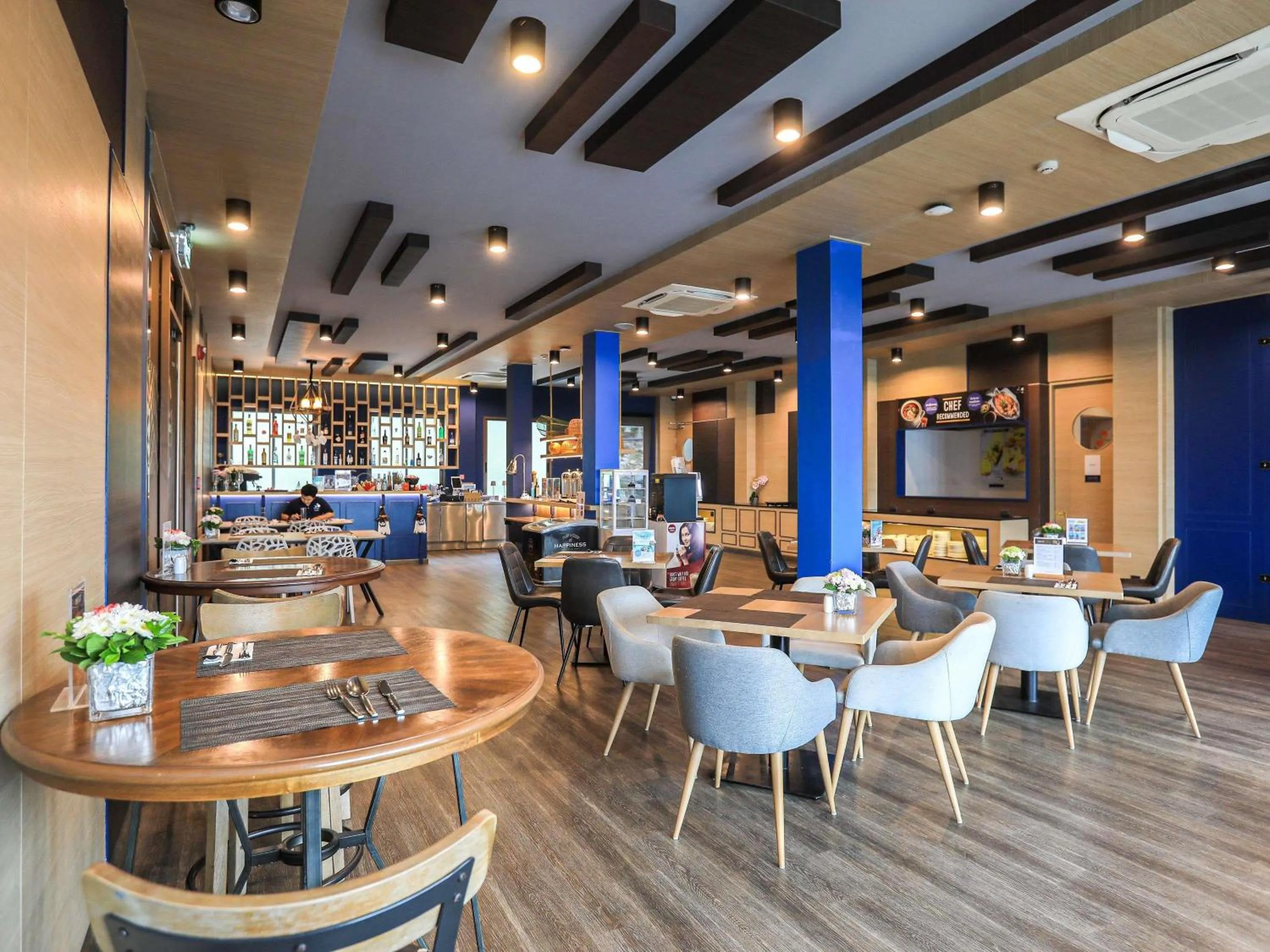 Restaurant/places to eat in Novotel Koh Si Chang