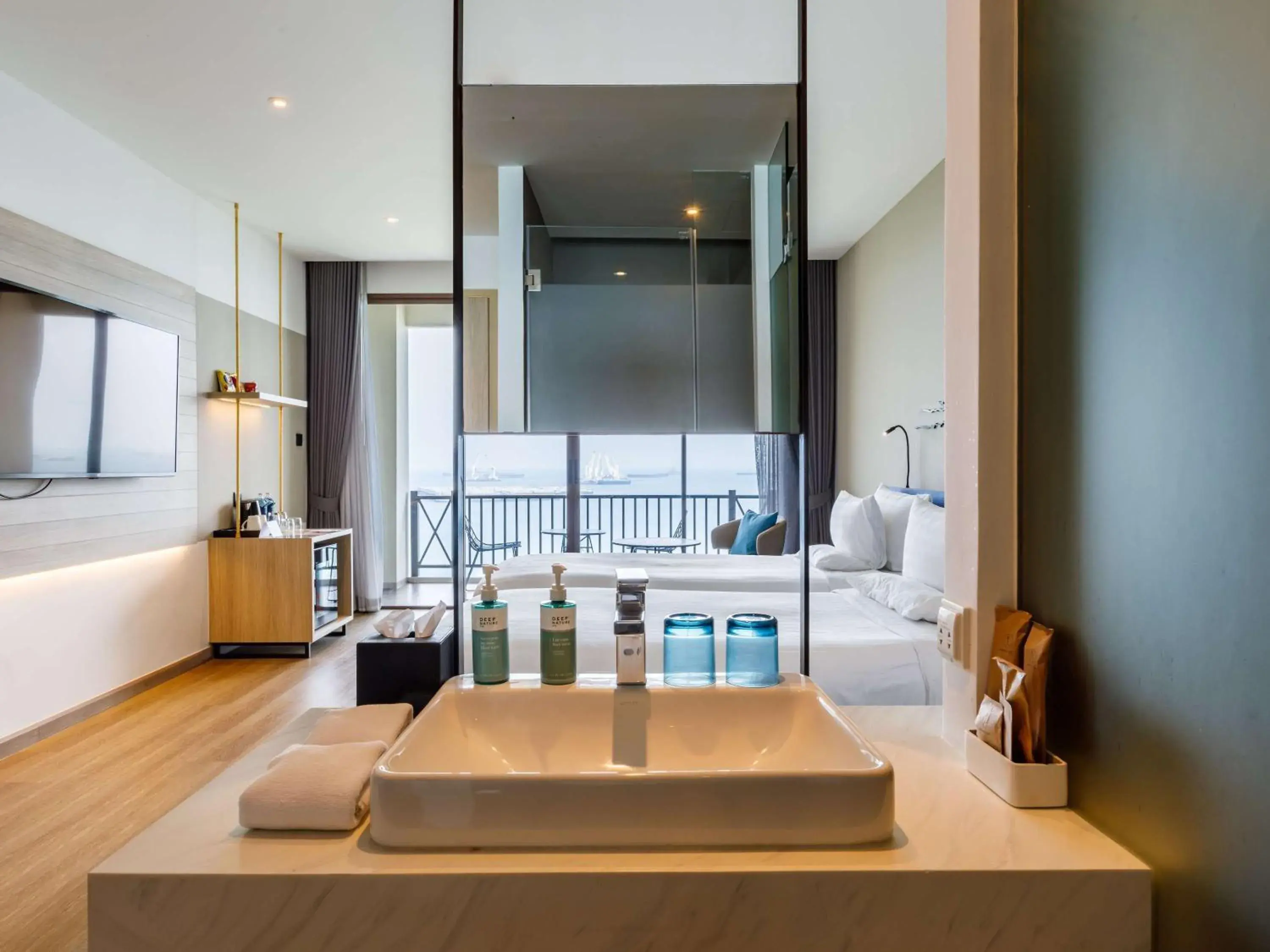 Koh Si Chang Seaview Deluxe – 2 Single Beds in Novotel Koh Si Chang Koh Si Chang Seaview Deluxe – 2 Single Beds in Novotel Koh Si Chang