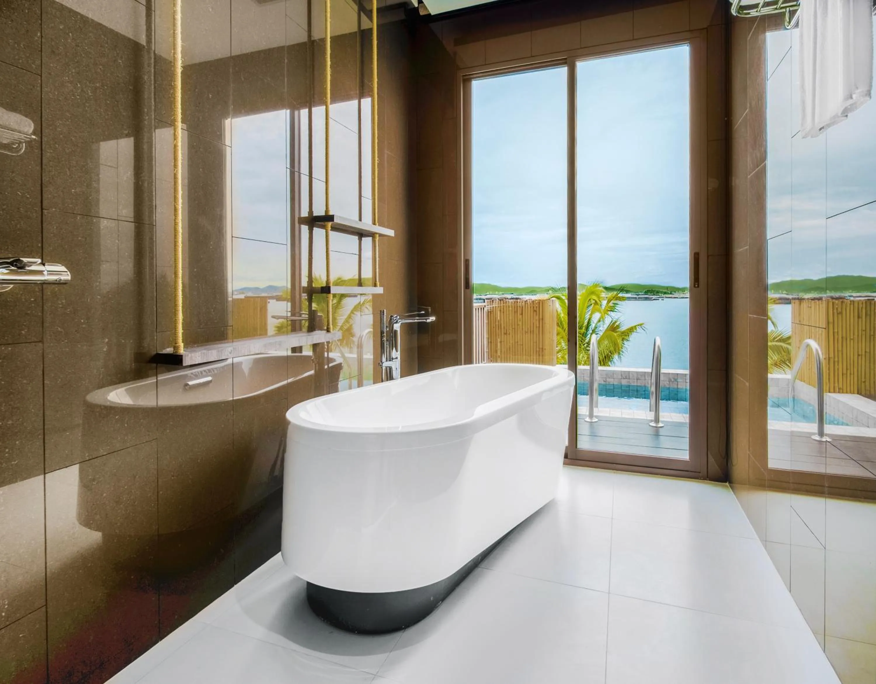 Bath in Novotel Koh Si Chang