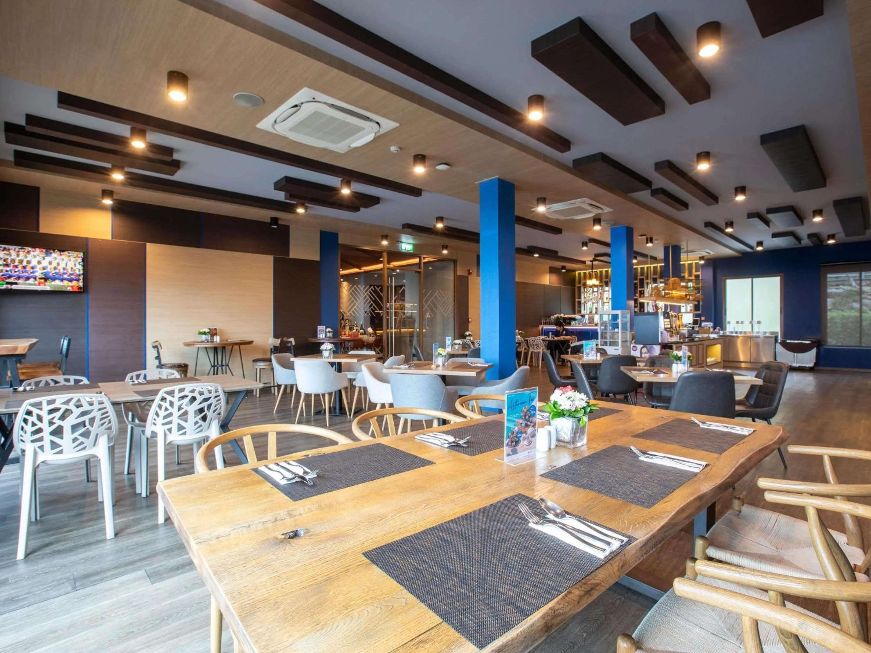 Restaurant/places to eat in Novotel Koh Si Chang