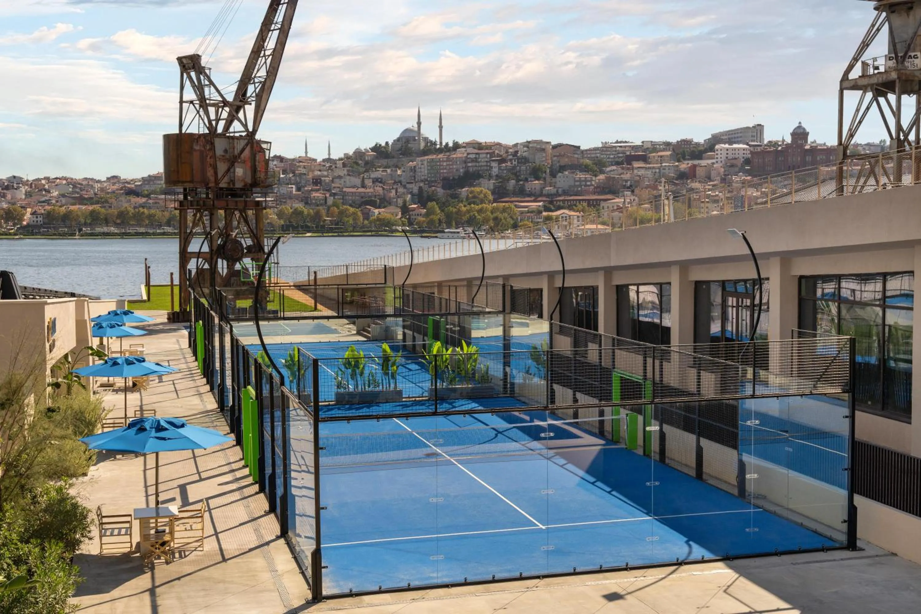 Tennis court in Rixos Tersane Istanbul