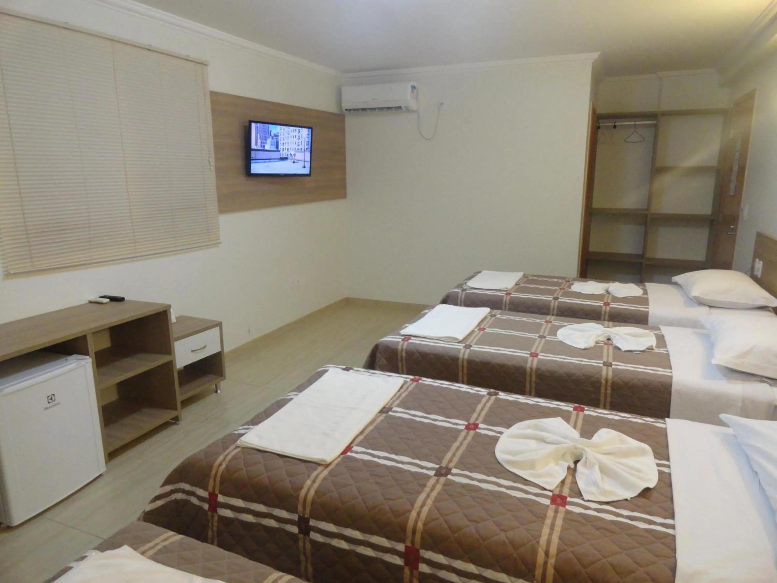 Luxury Quadruple Room in Di Napoli Plaza Hotel