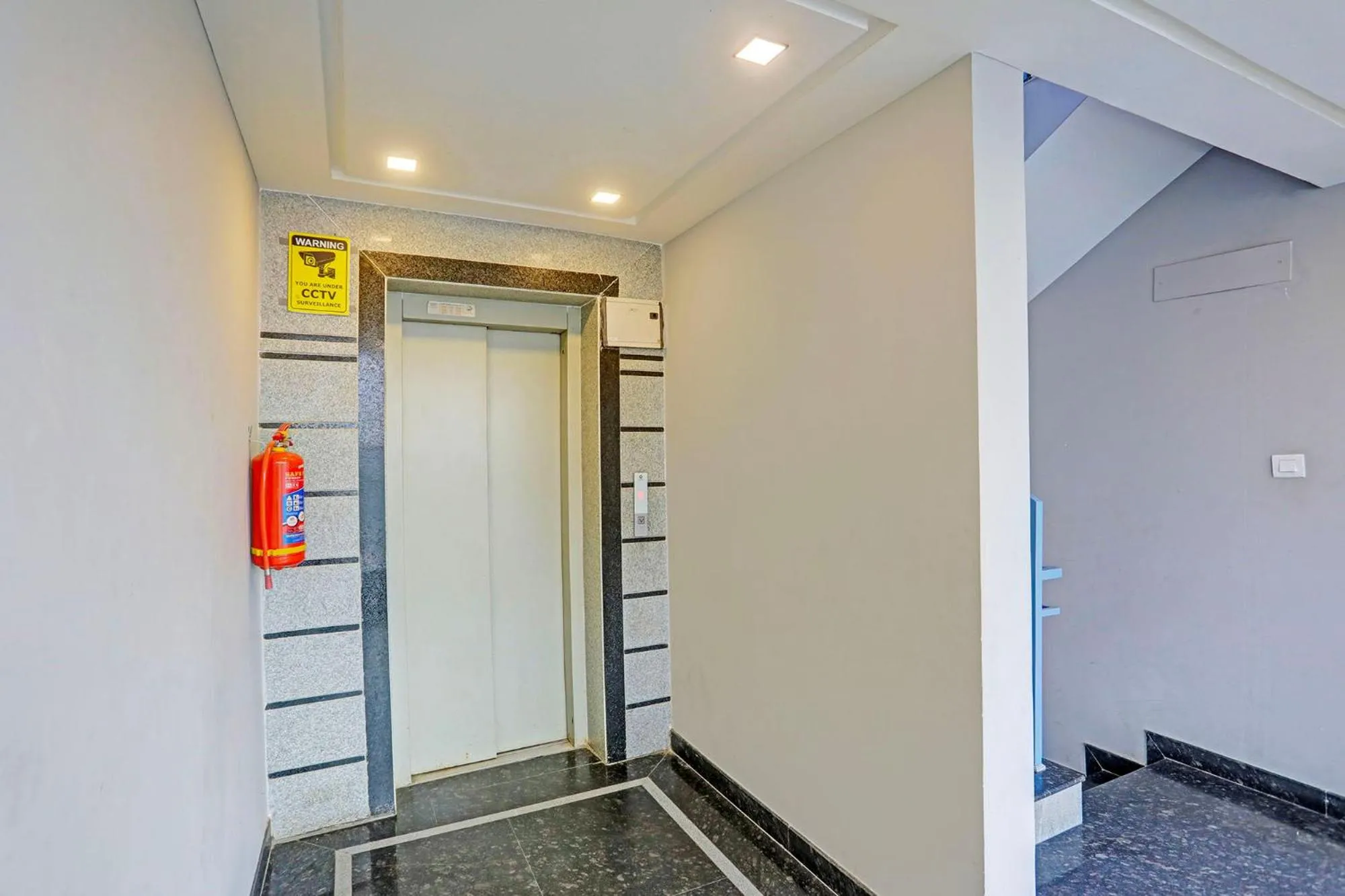 elevator in Hotel Orange Park