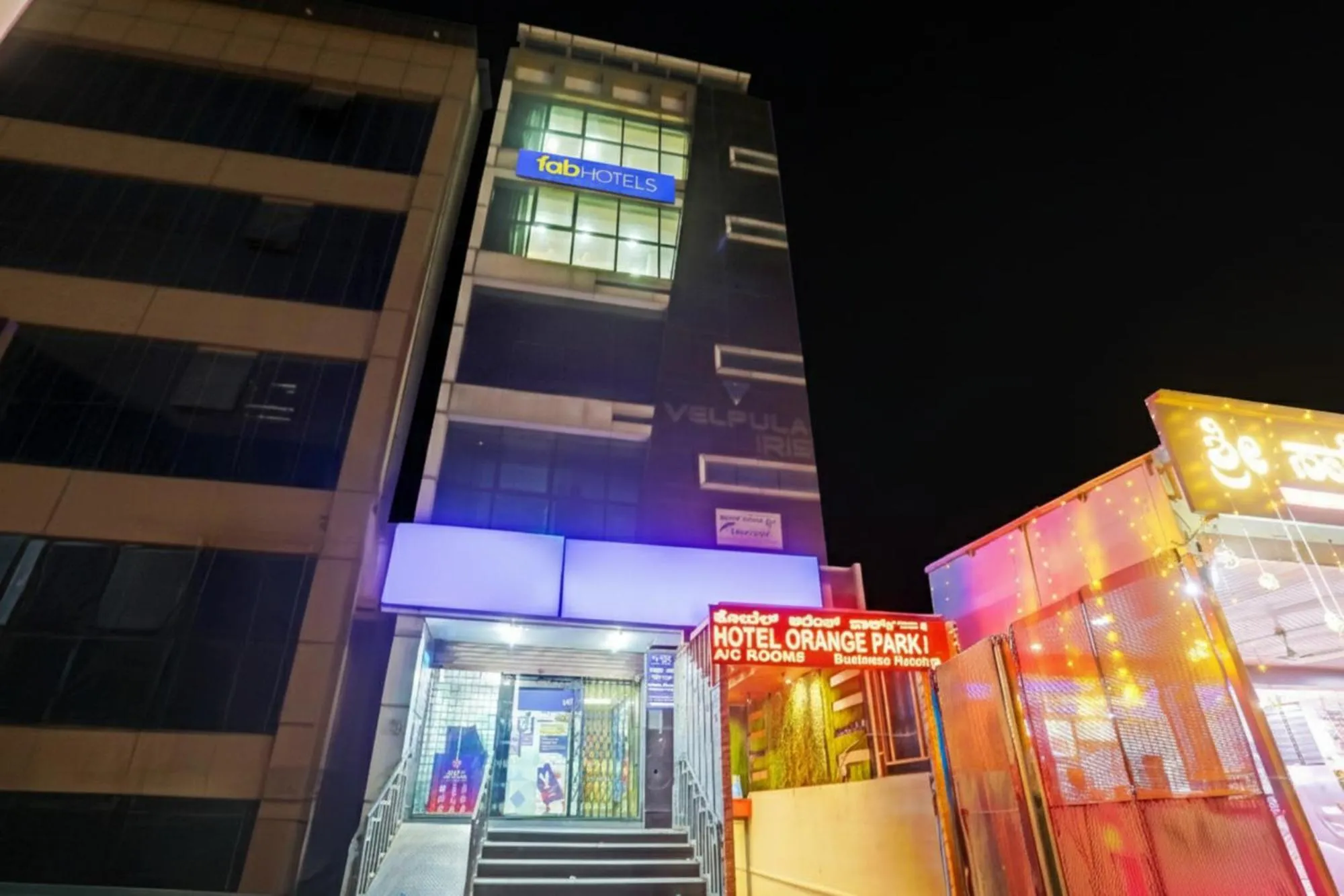 Property building in Hotel Orange Park