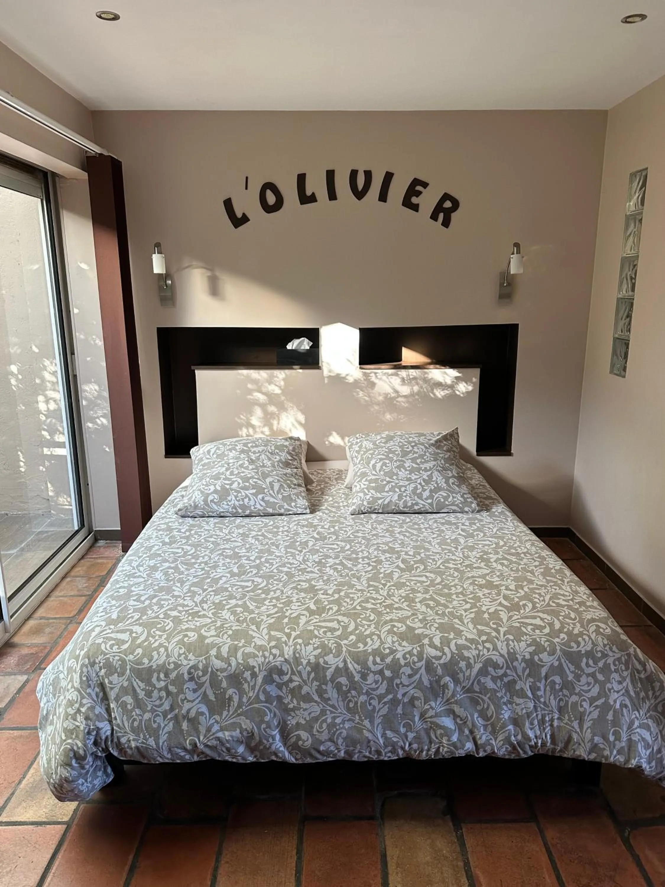 Bed in La Chambre de l'Olivier