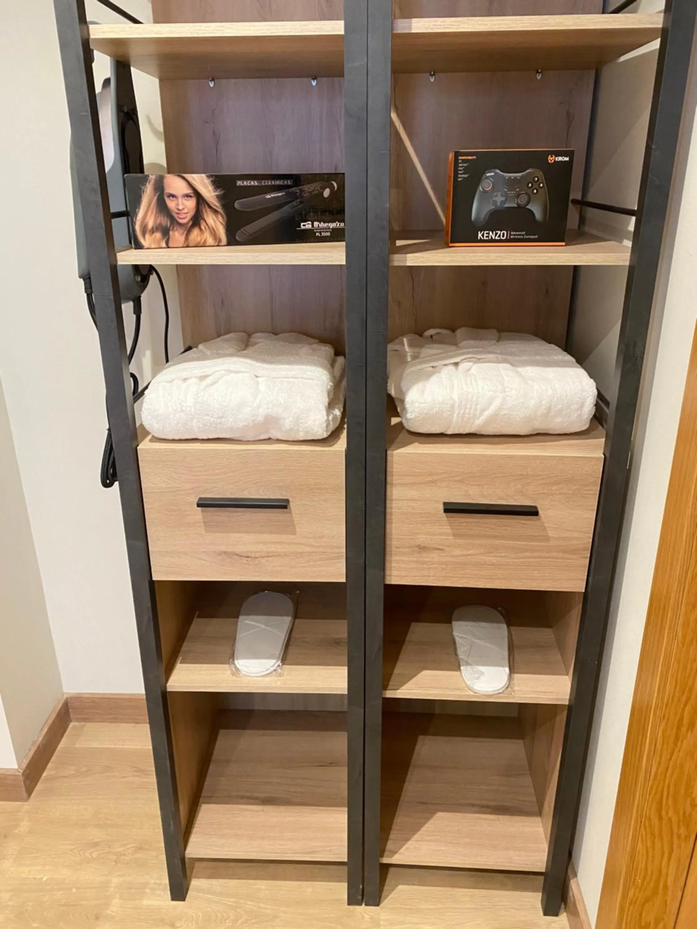 wardrobe in Futurotel Spa Garden