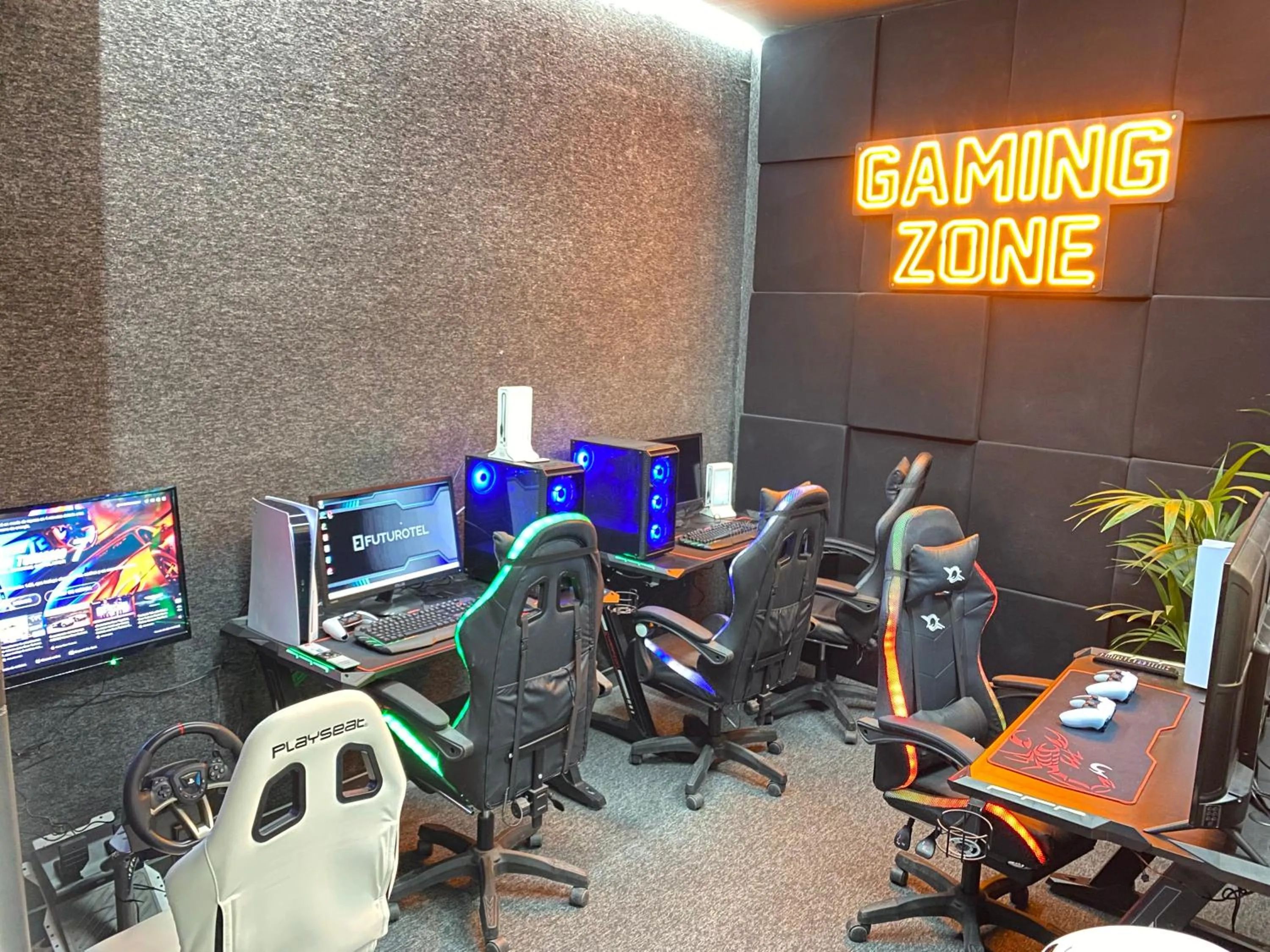 Communal lounge/ TV room in Futurotel Spa Garden