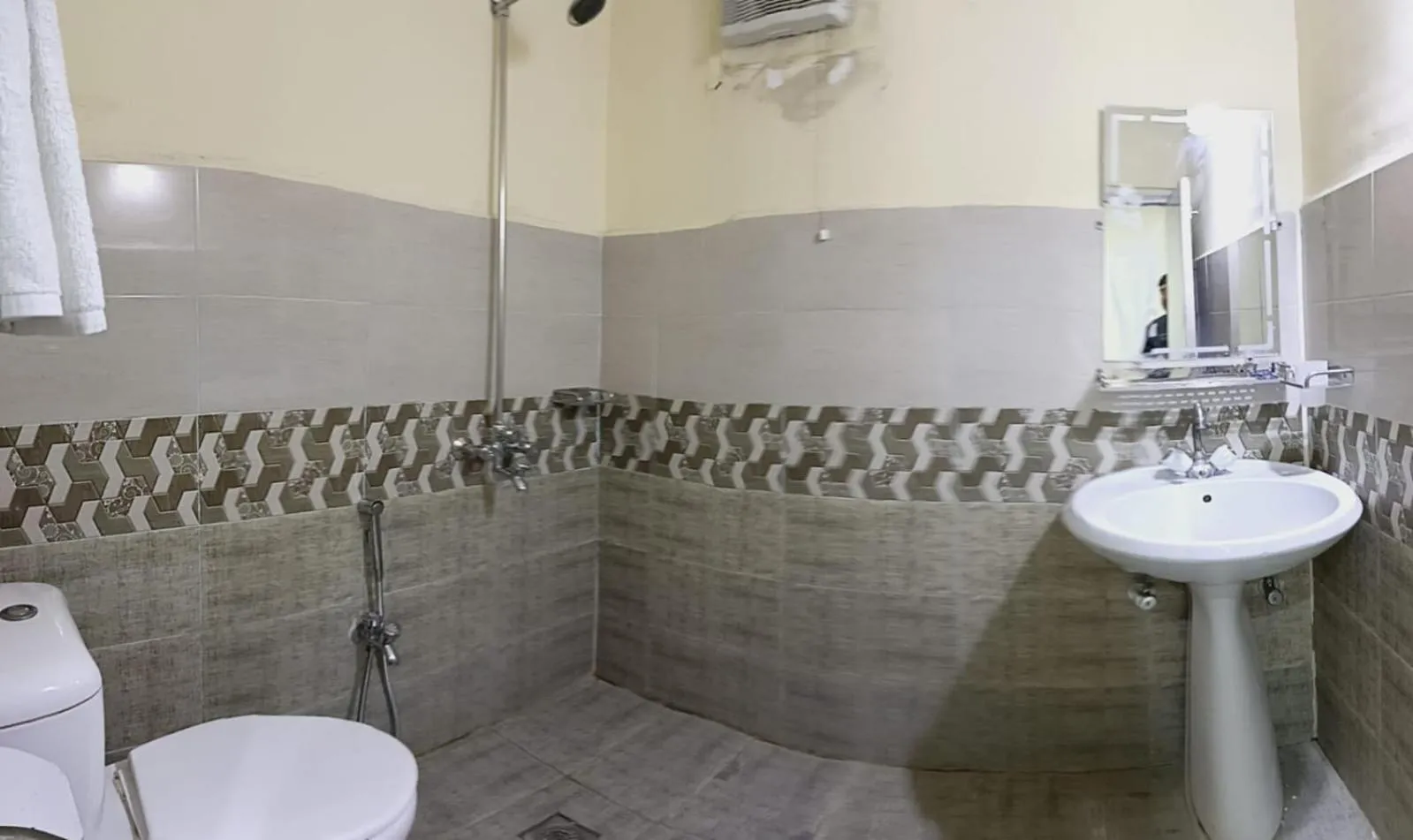 Shower in Luxury Moon Guest House