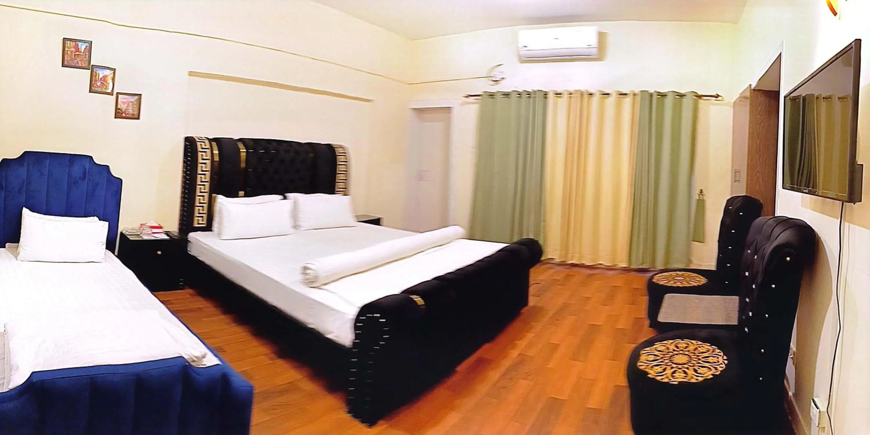 Photo of the whole room, Bed in Luxury Moon Guest House