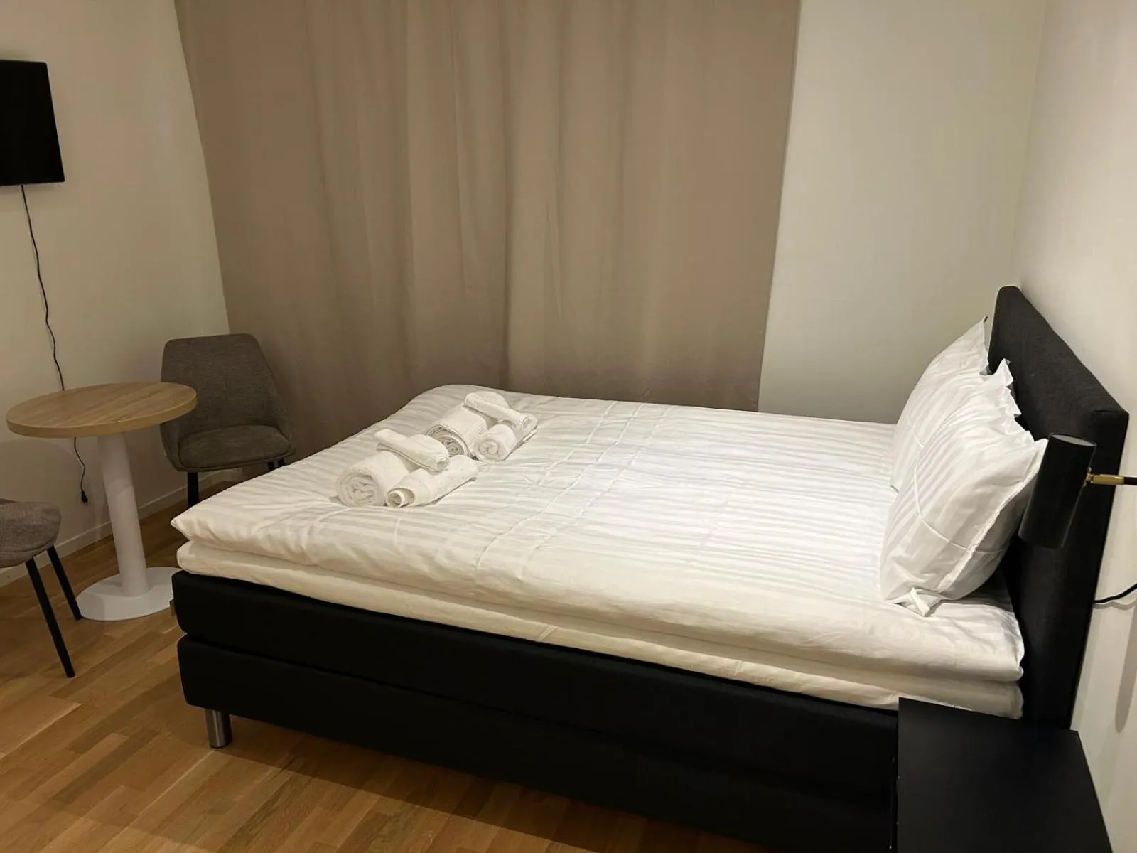 Bed in Edsviken Hotell AB