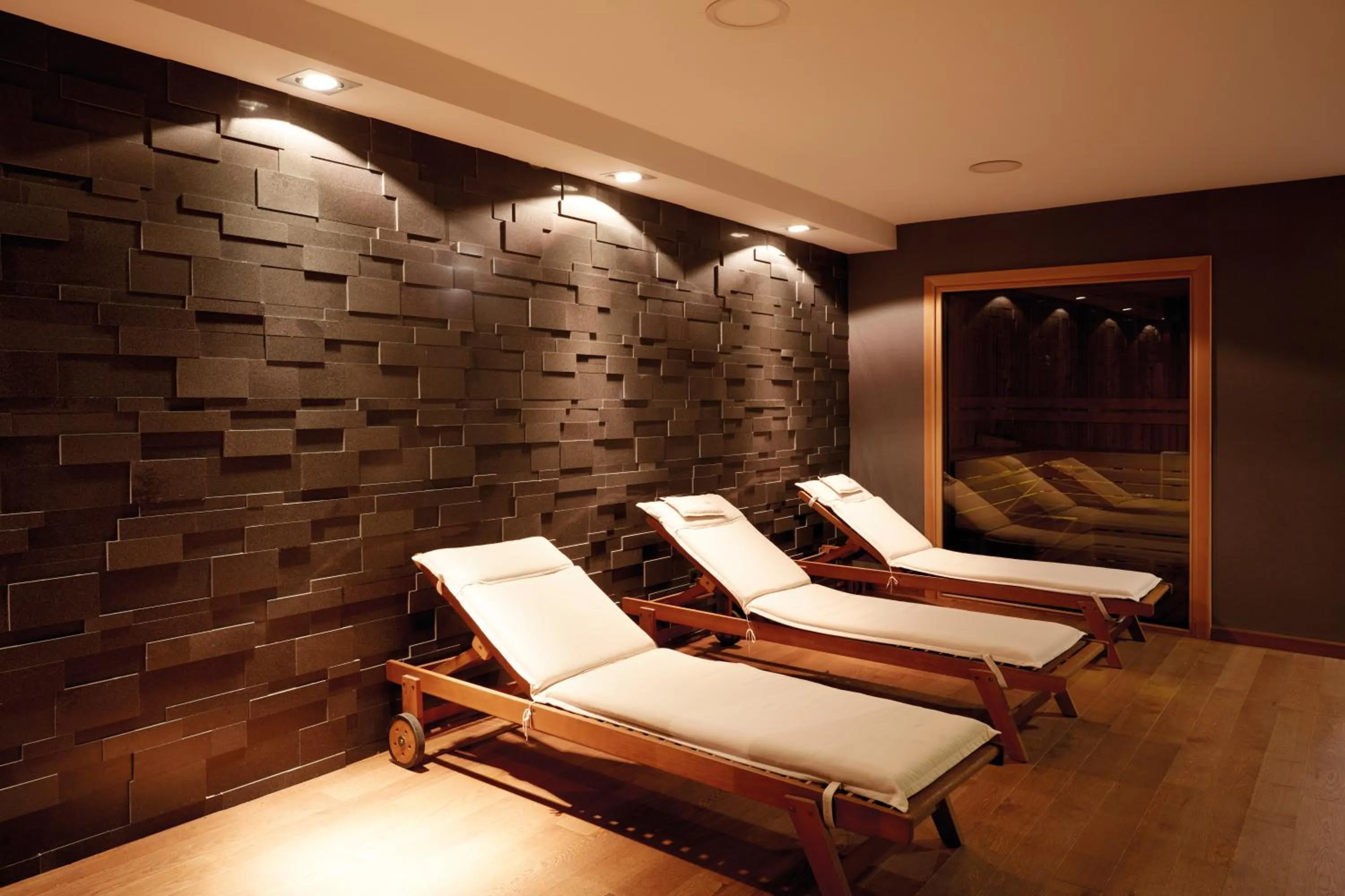 sunbed in Anemon Kent Ankara Otel