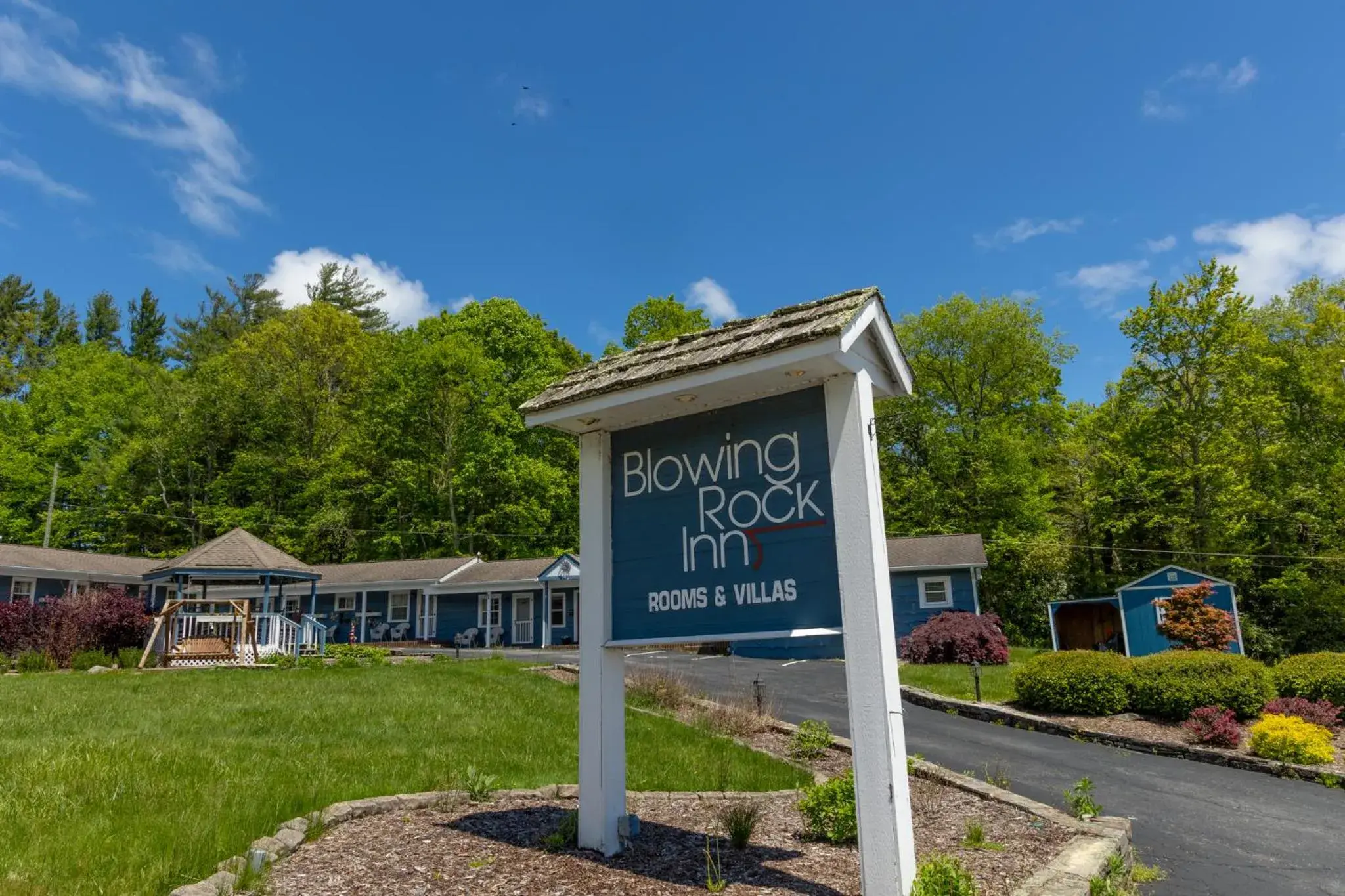Property building in Blowing Rock Inn Property building in Blowing Rock Inn