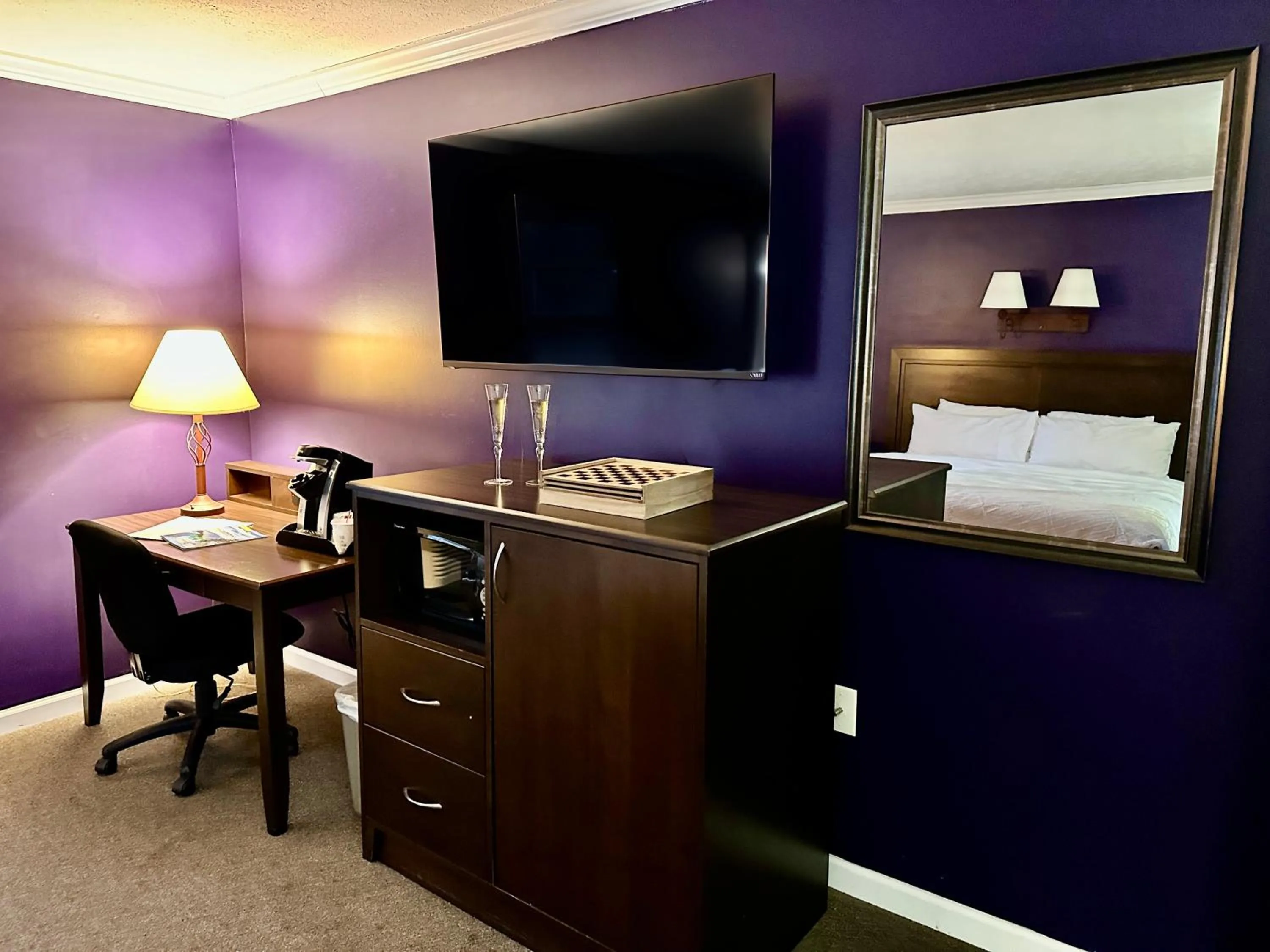 TV and multimedia, Bed in Blowing Rock Inn